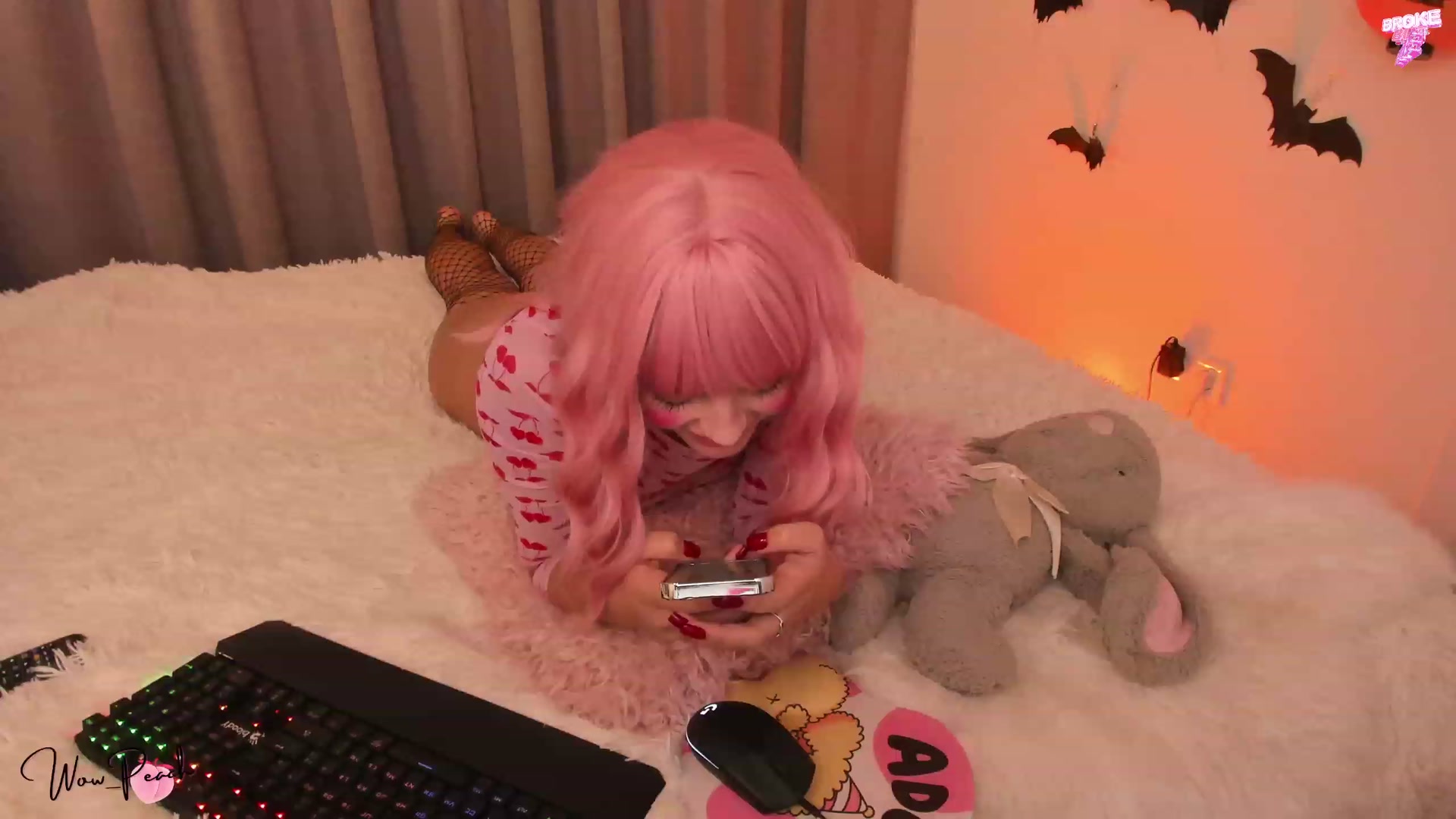 Gallery image thumbnail from wow_peach's myfreecams stream on, 10/31/2023, 20:43 image 15 of 20