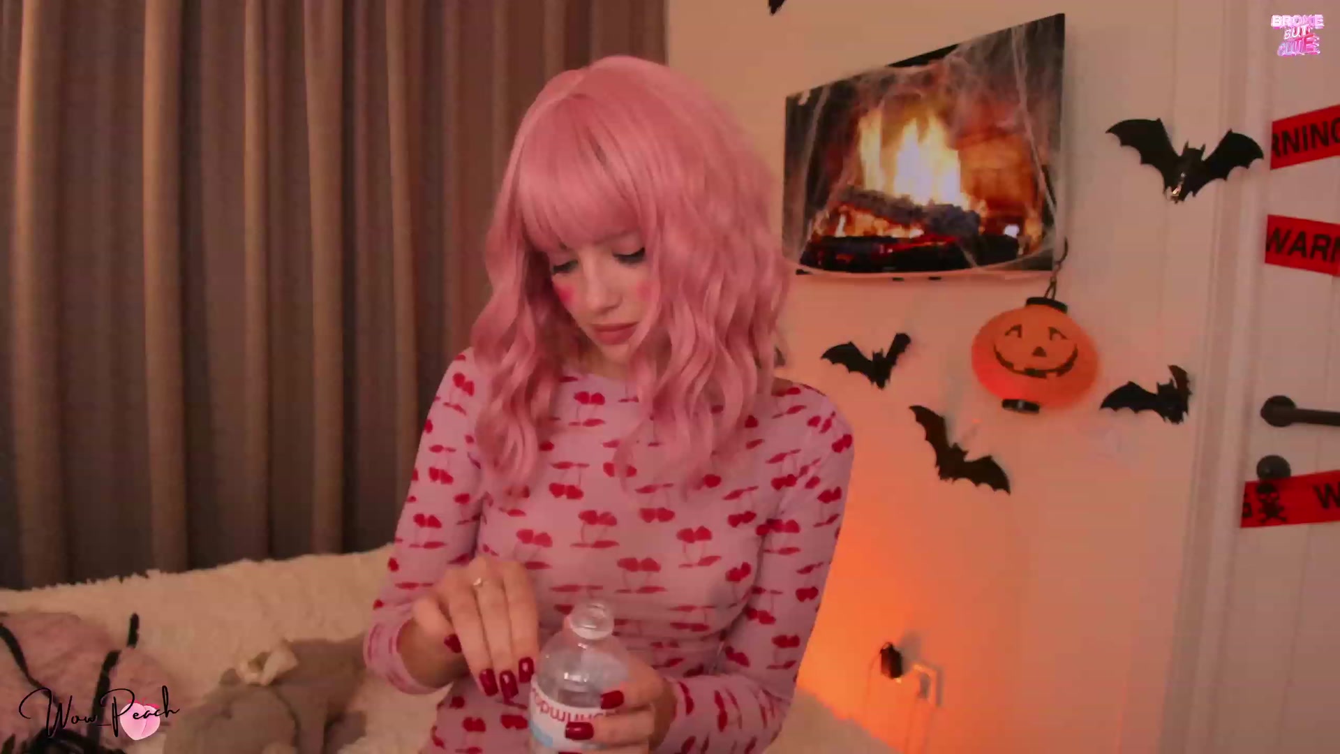 Gallery image thumbnail from wow_peach's myfreecams stream on, 10/31/2023, 22:17 image 8 of 20