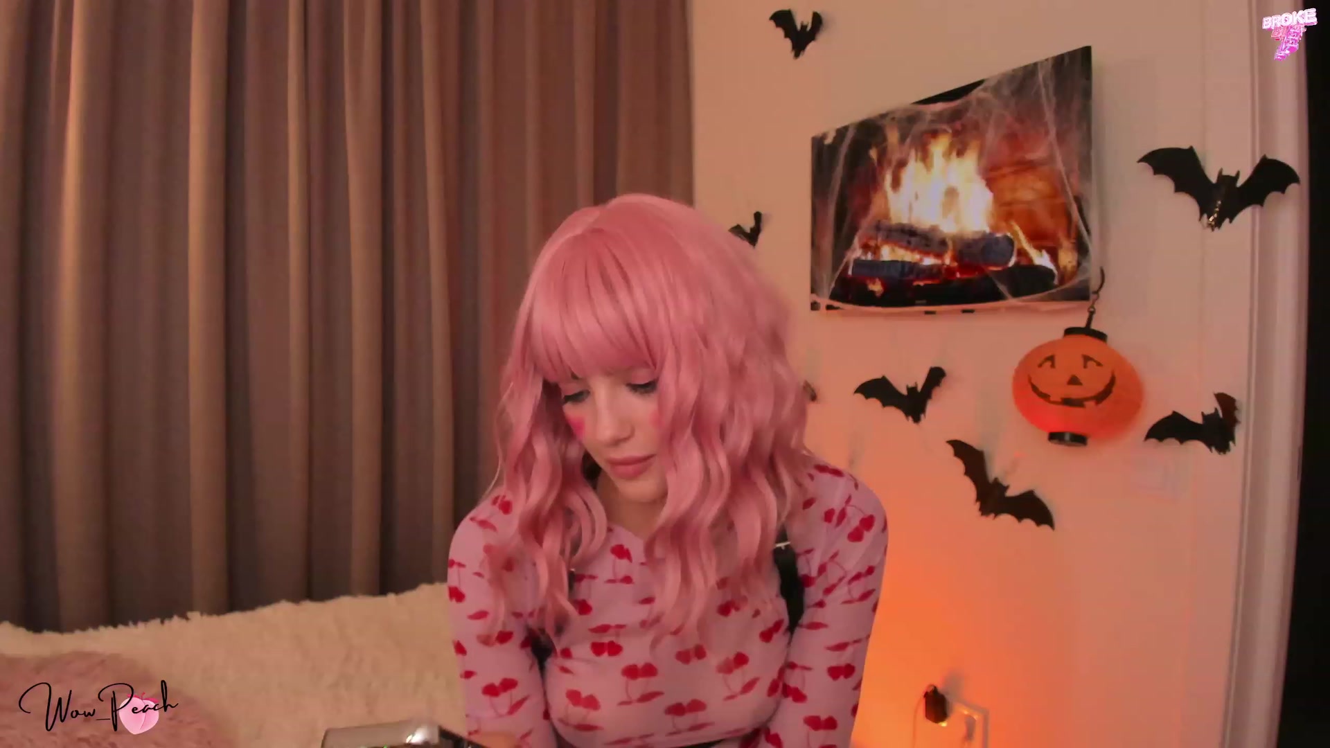 Gallery image thumbnail from wow_peach's myfreecams stream on, 10/31/2023, 22:17 image 2 of 20