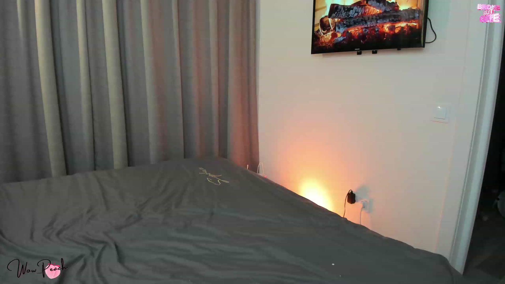 Gallery image thumbnail from wow_peach's myfreecams stream on, 11/04/2023, 24:56 image 7 of 20