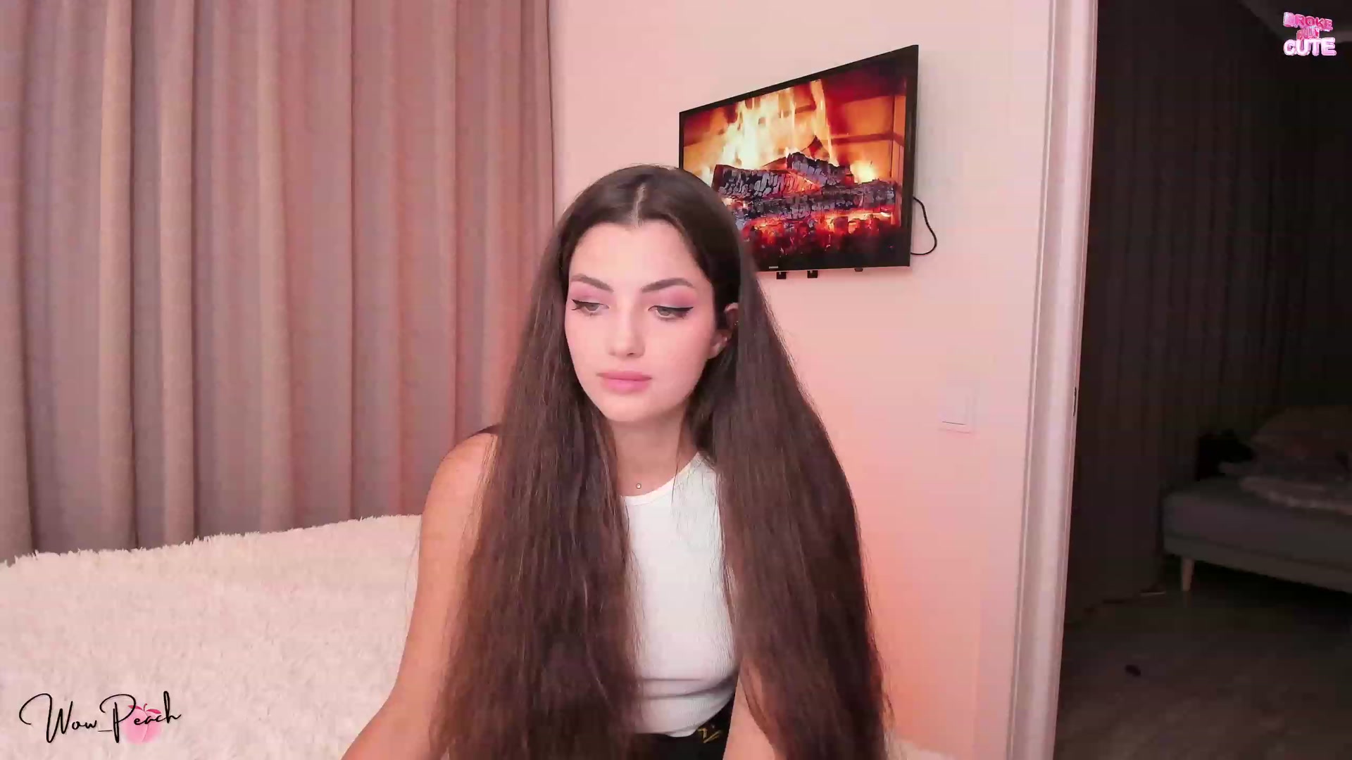 Gallery image thumbnail from wow_peach's myfreecams stream on, 11/04/2023, 23:28 image 13 of 20