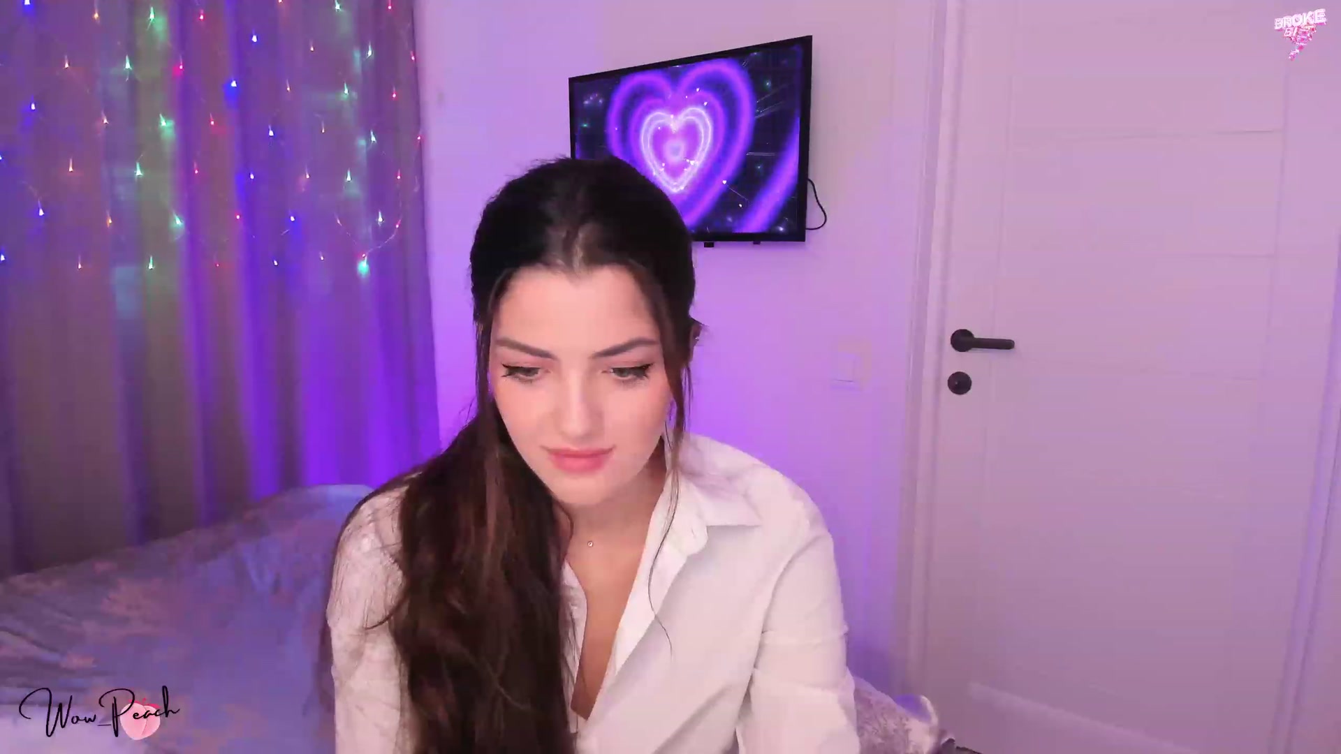 Gallery image thumbnail from wow_peach's myfreecams stream on, 11/11/2023, 16:44 image 14 of 20