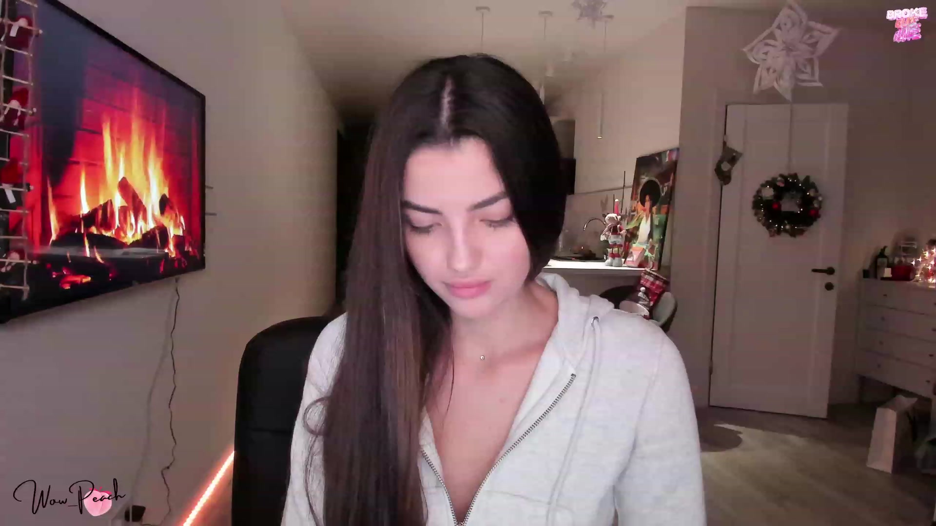 Gallery image thumbnail from wow_peach's myfreecams stream on, 12/12/2023, 19:51 image 14 of 20