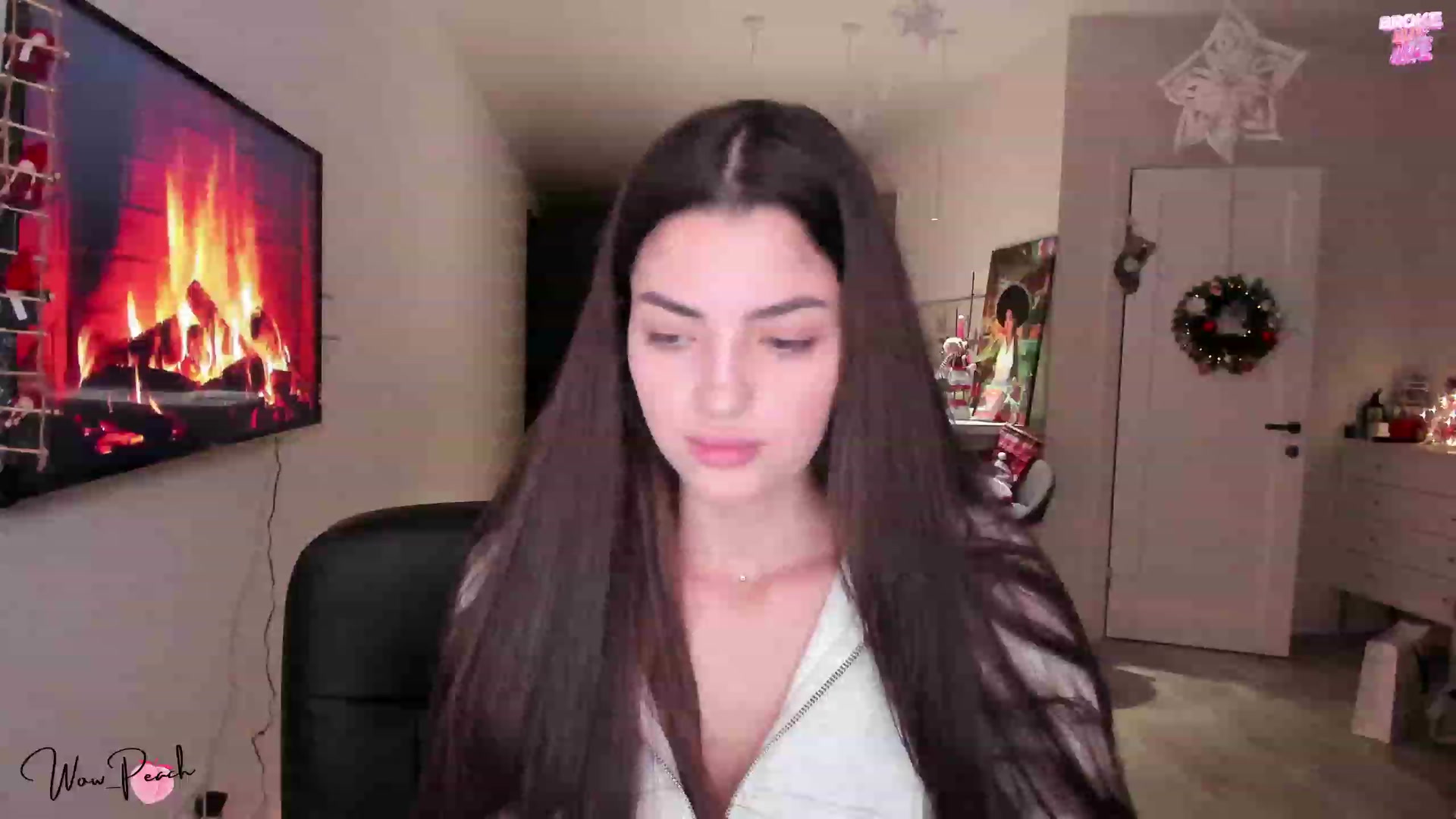 Gallery image thumbnail from wow_peach's myfreecams stream on, 12/12/2023, 19:51 image 10 of 20
