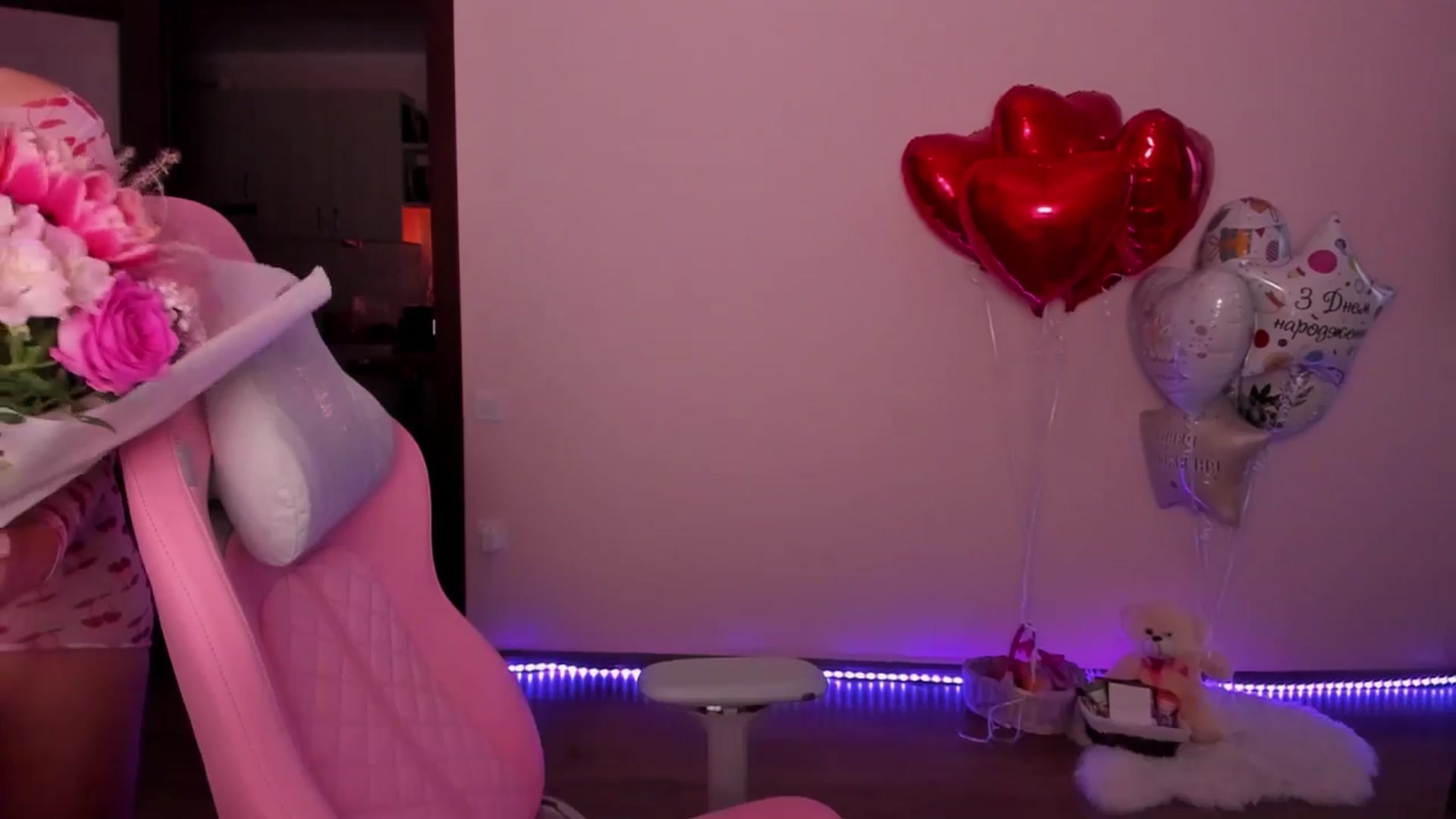 Gallery image thumbnail from wow_peach's myfreecams stream on, 02/13/2025, 16:19 image 9 of 20