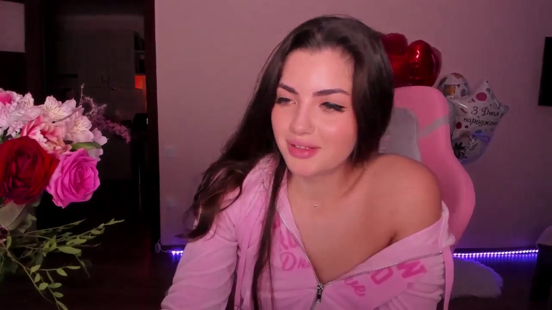 Gallery image thumbnail from wow_peach's myfreecams stream on, 02/13/2025, 16:19 image 12 of 20