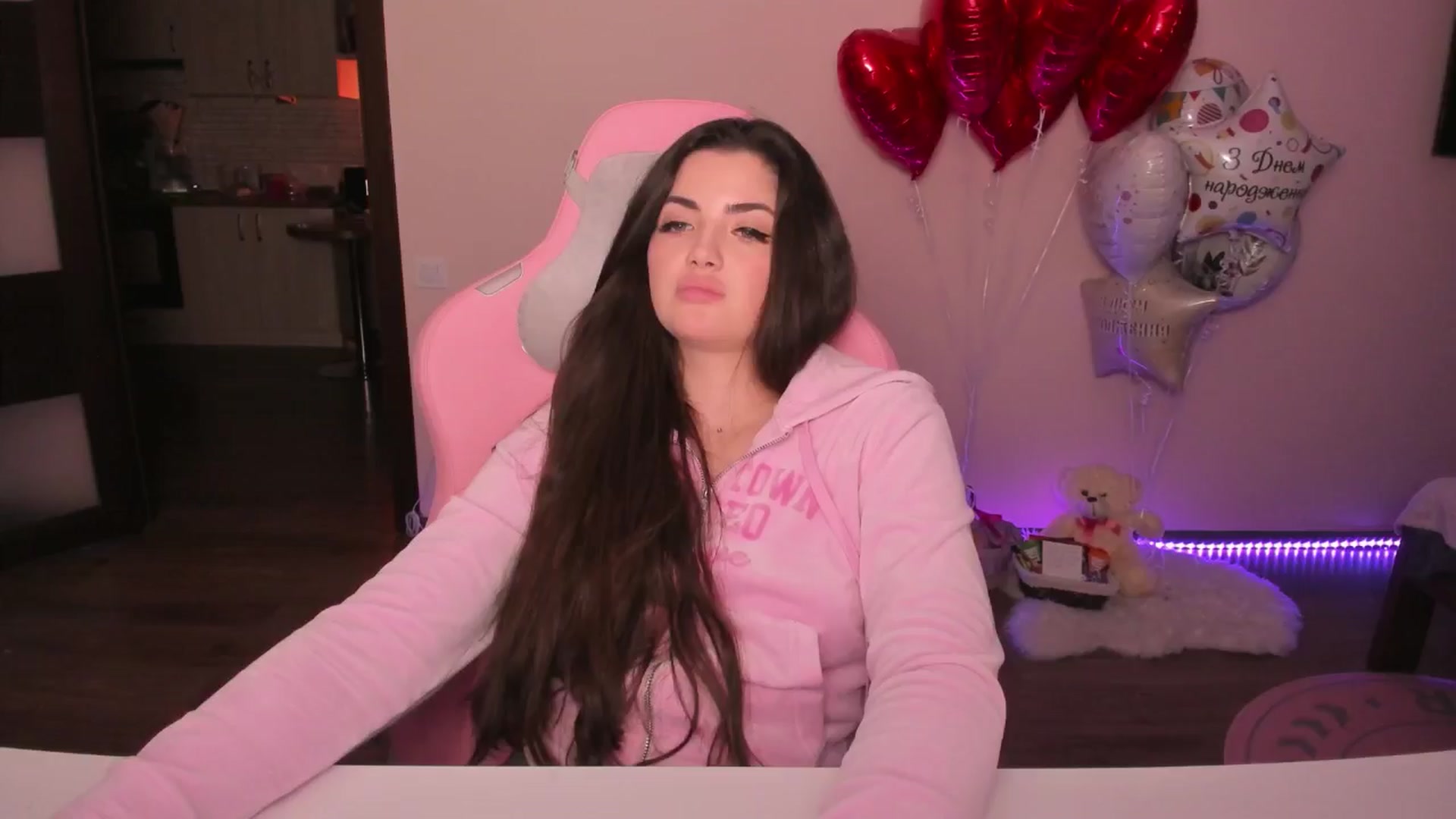 Gallery image thumbnail from wow_peach's myfreecams stream on, 02/13/2025, 18:56 image 12 of 20