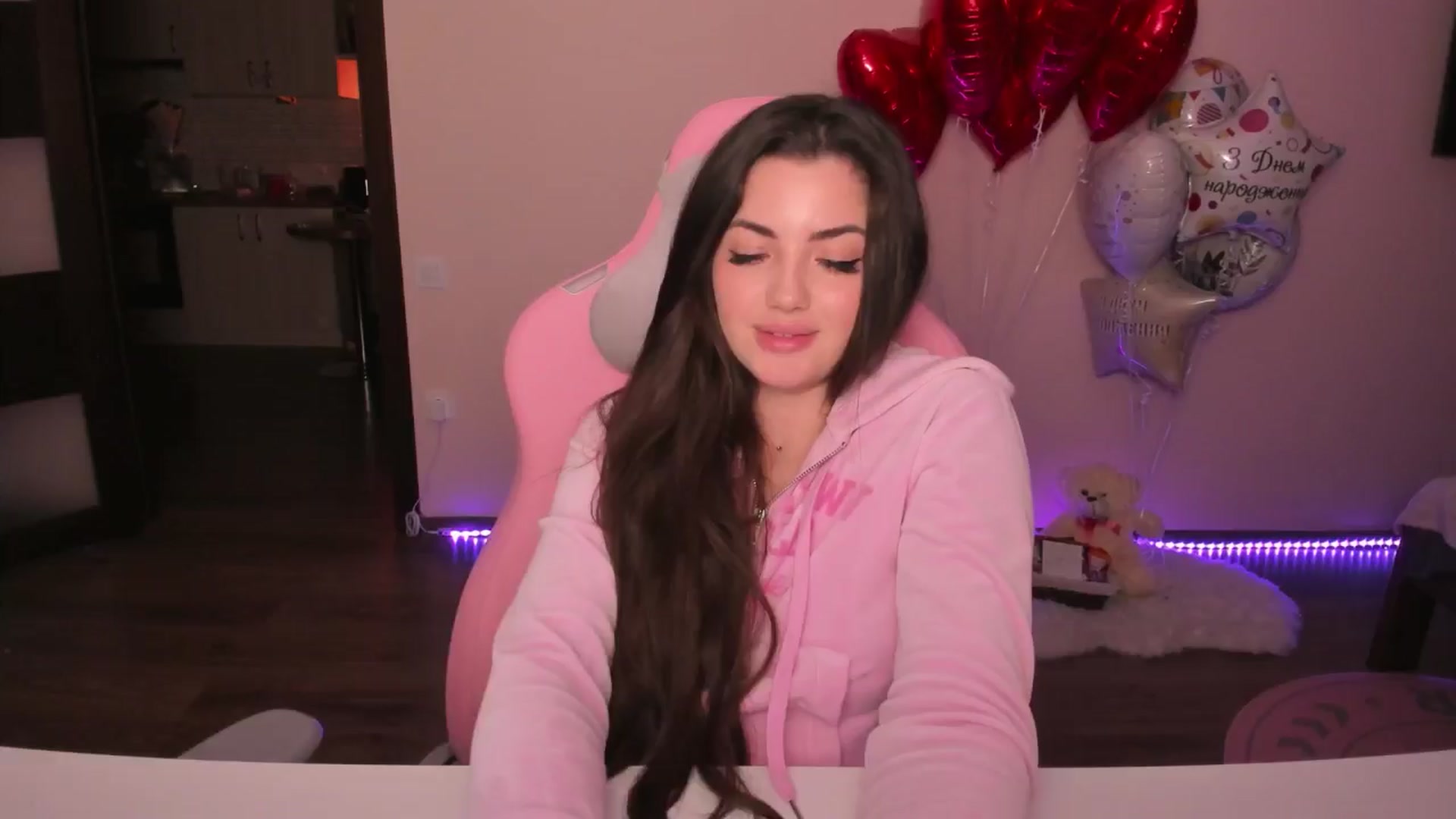 Gallery image thumbnail from wow_peach's myfreecams stream on, 02/13/2025, 18:56 image 10 of 20