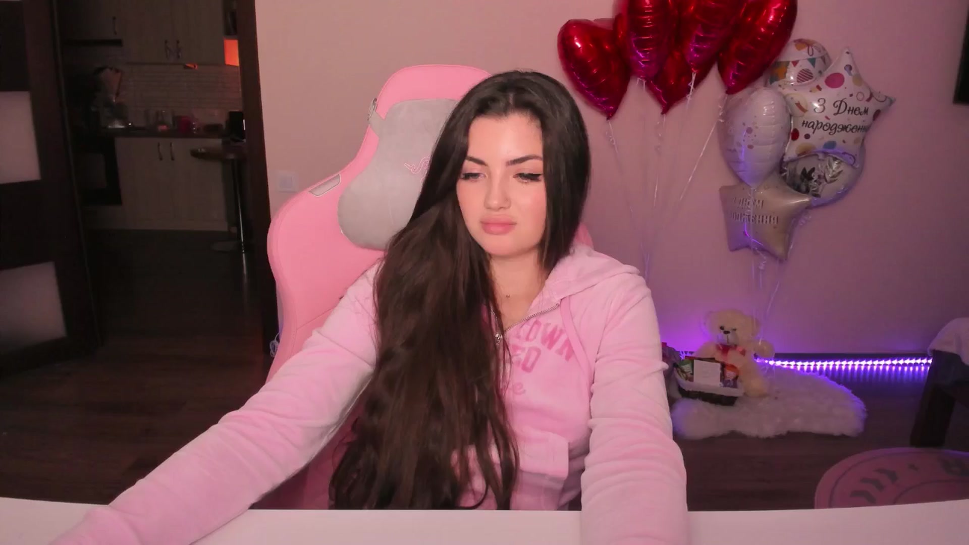 Gallery image thumbnail from wow_peach's myfreecams stream on, 02/13/2025, 18:56 image 13 of 20