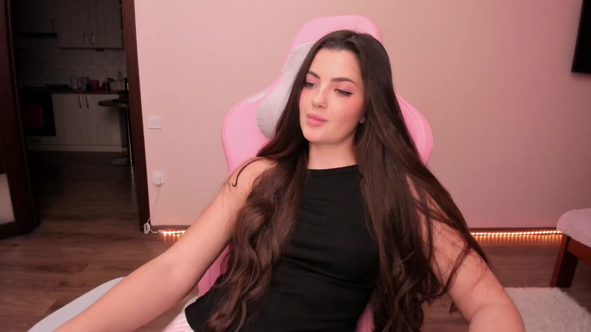 Gallery image thumbnail from wow_peach's myfreecams stream on, 02/21/2025, 16:51 image 9 of 20