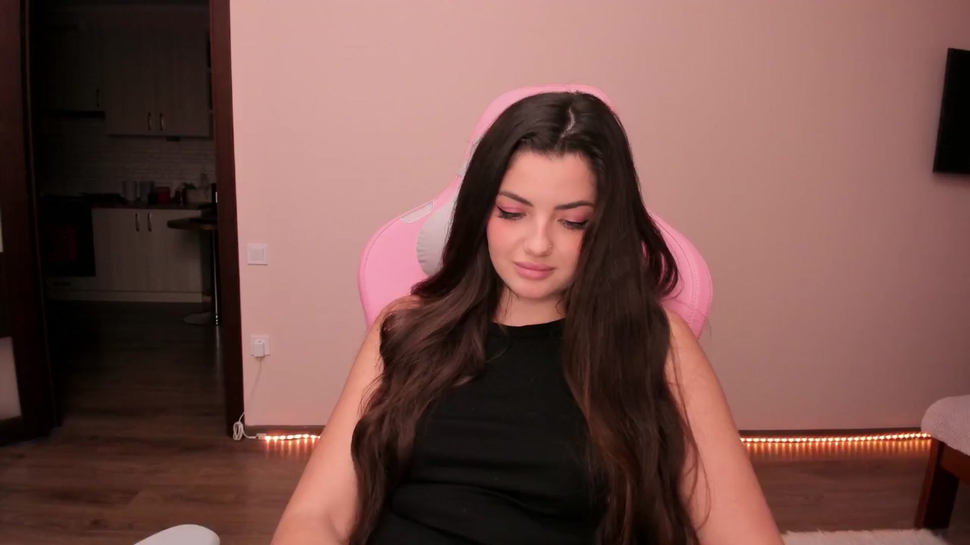 Gallery image thumbnail from wow_peach's myfreecams stream on, 02/21/2025, 16:51 image 3 of 20