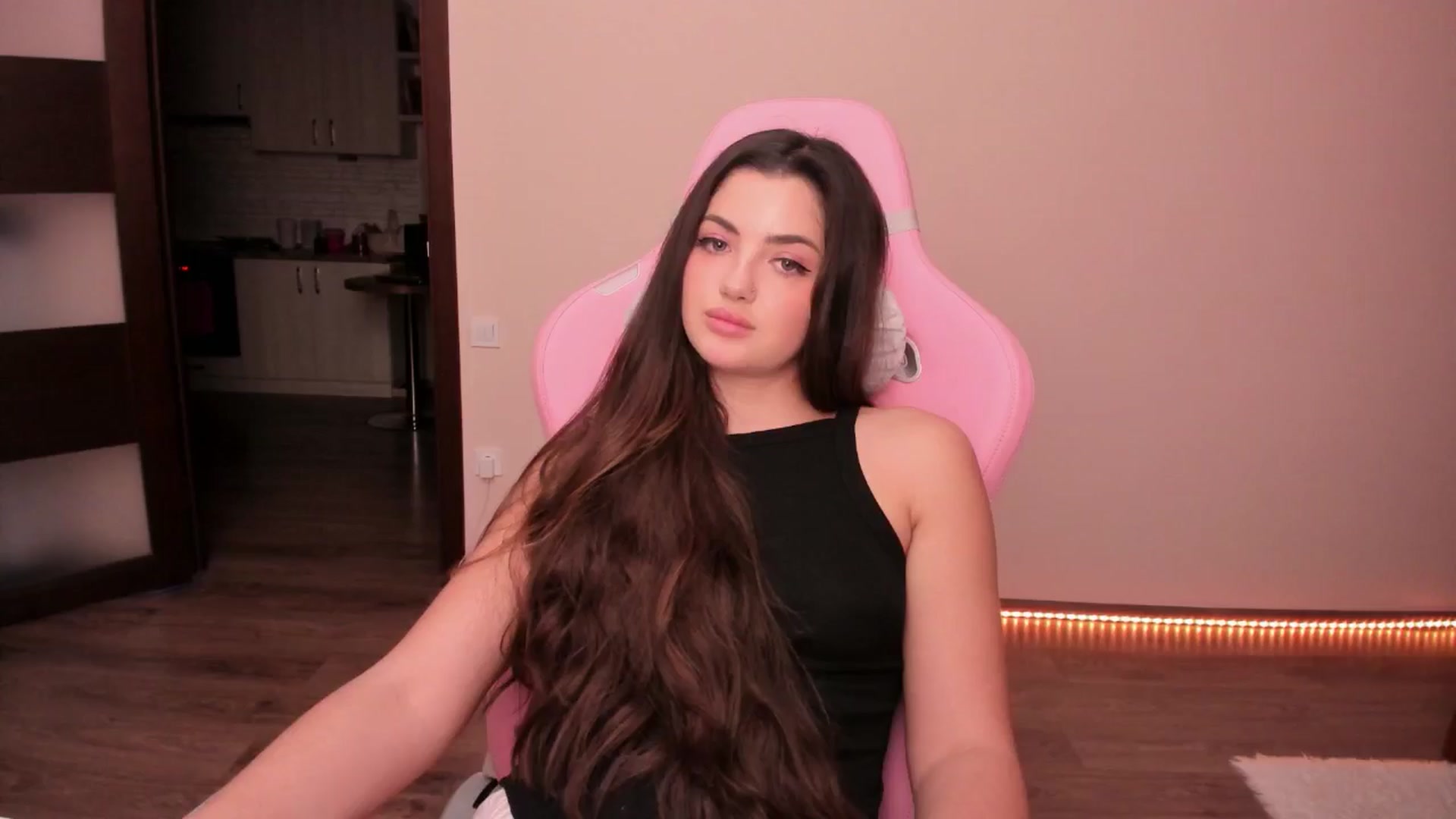 Gallery image thumbnail from wow_peach's myfreecams stream on, 02/21/2025, 17:35 image 12 of 20