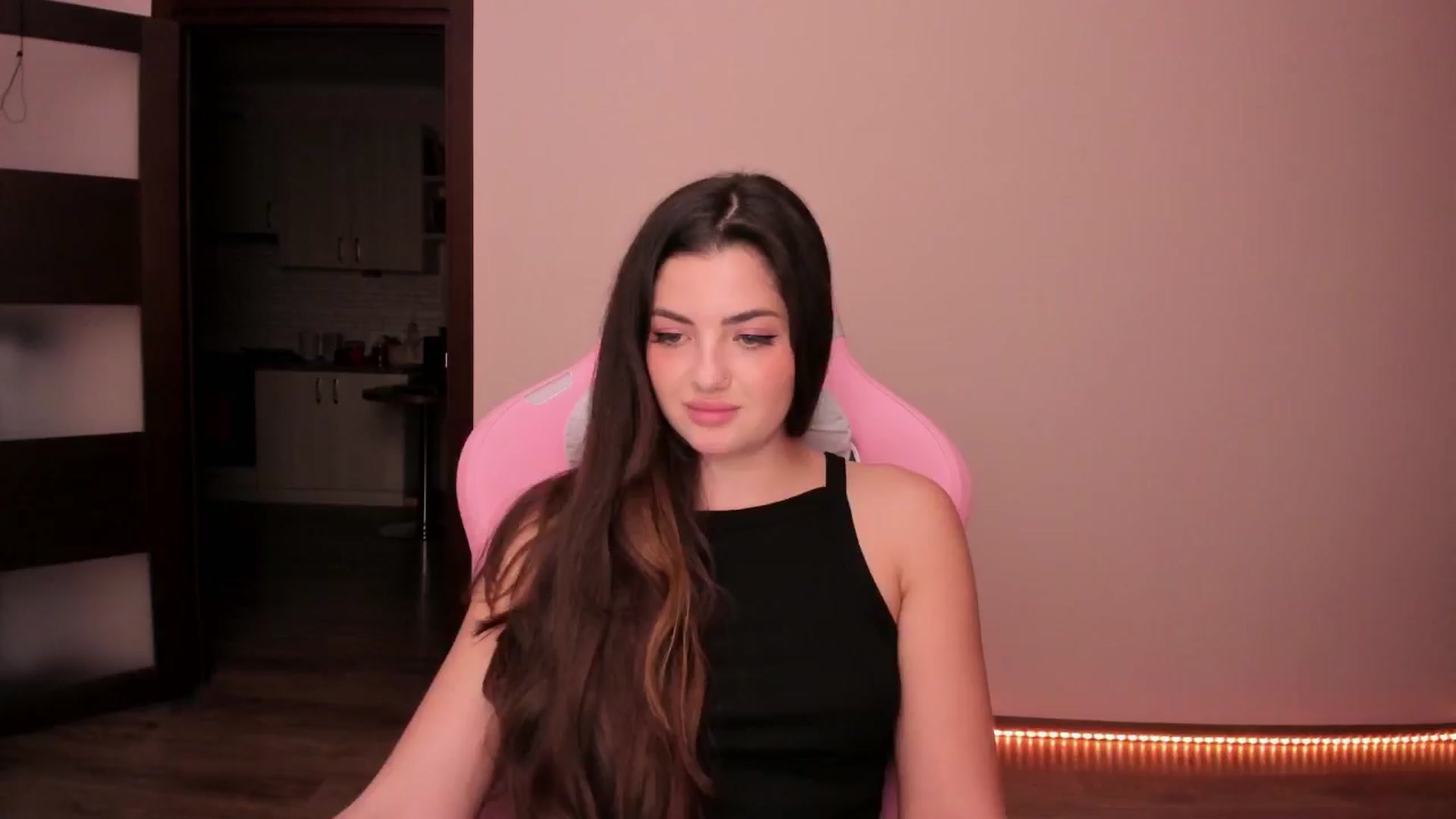 Gallery image thumbnail from wow_peach's myfreecams stream on, 02/21/2025, 17:35 image 6 of 20