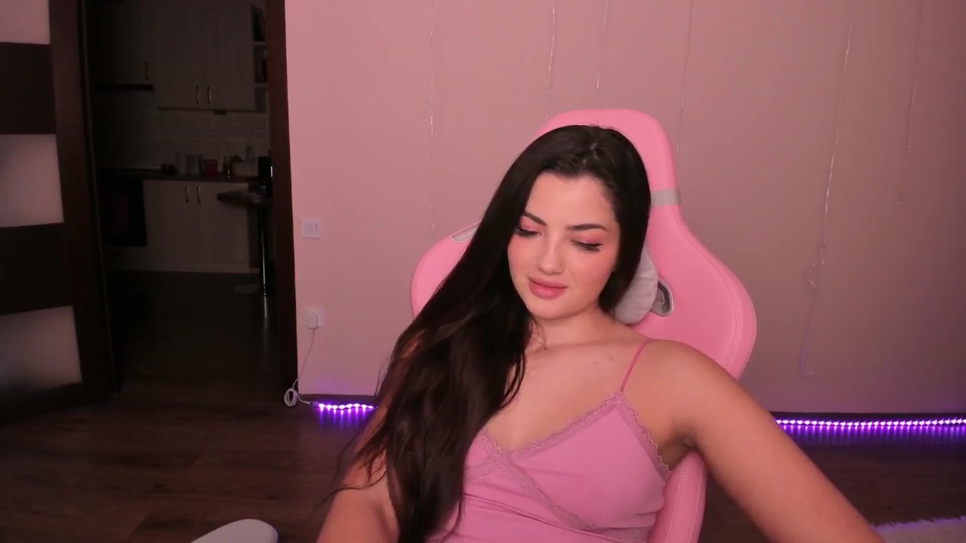 Gallery image thumbnail from wow_peach's myfreecams stream on, 02/22/2025, 17:09 image 15 of 20