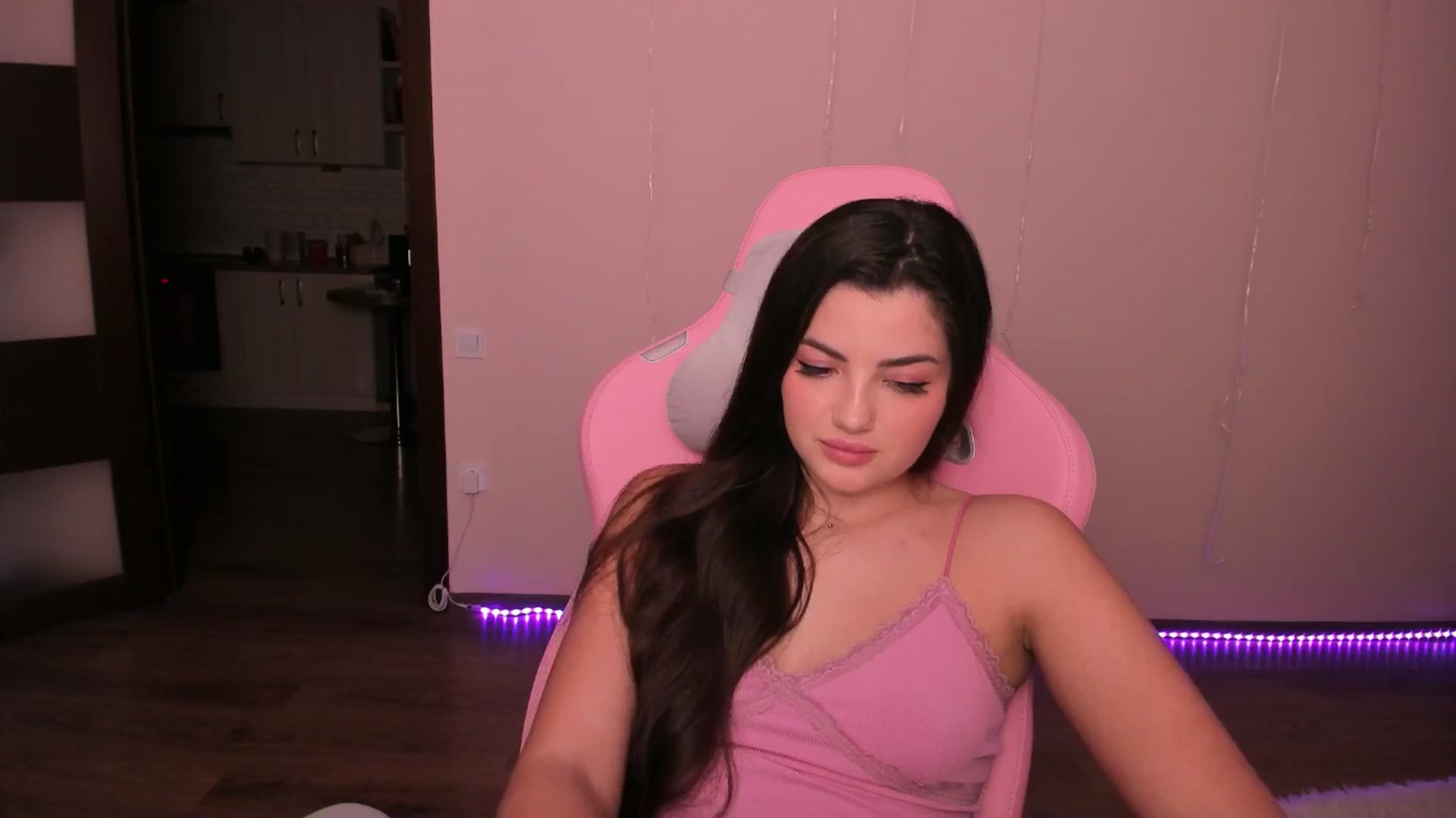 Gallery image thumbnail from wow_peach's myfreecams stream on, 02/22/2025, 17:09 image 16 of 20