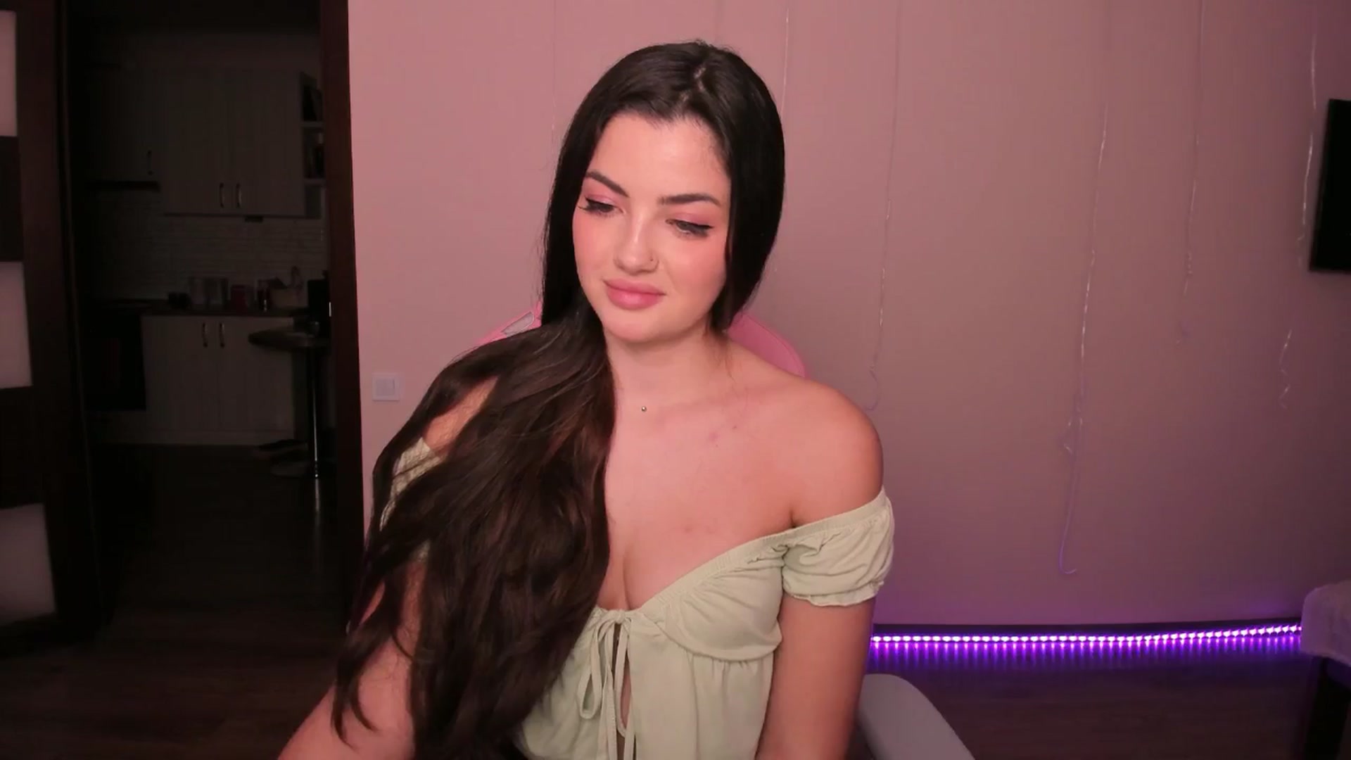 Gallery image thumbnail from wow_peach's myfreecams stream on, 02/22/2025, 19:32 image 10 of 20