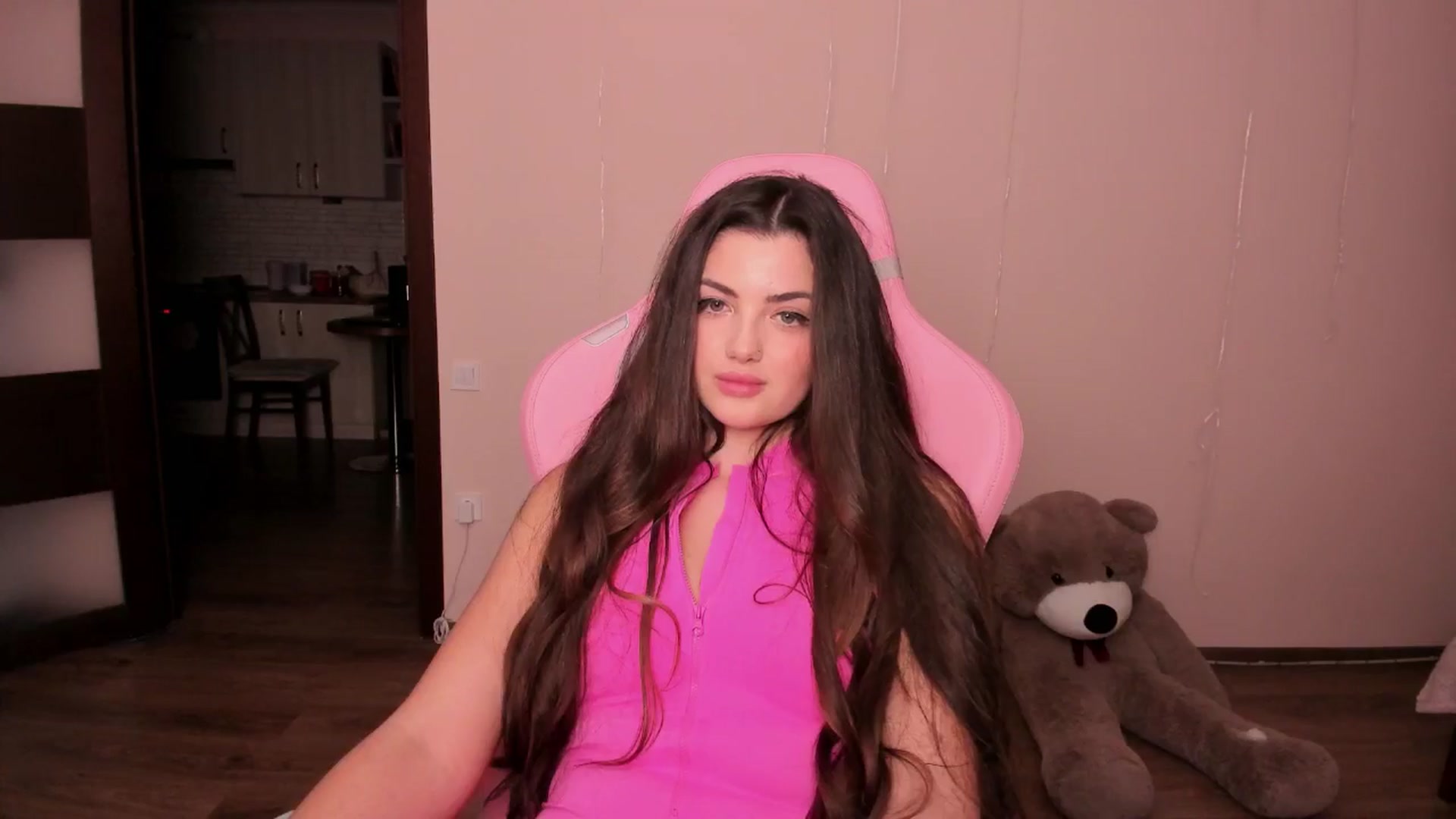 Gallery image thumbnail from wow_peach's myfreecams stream on, 02/24/2025, 18:03 image 3 of 20