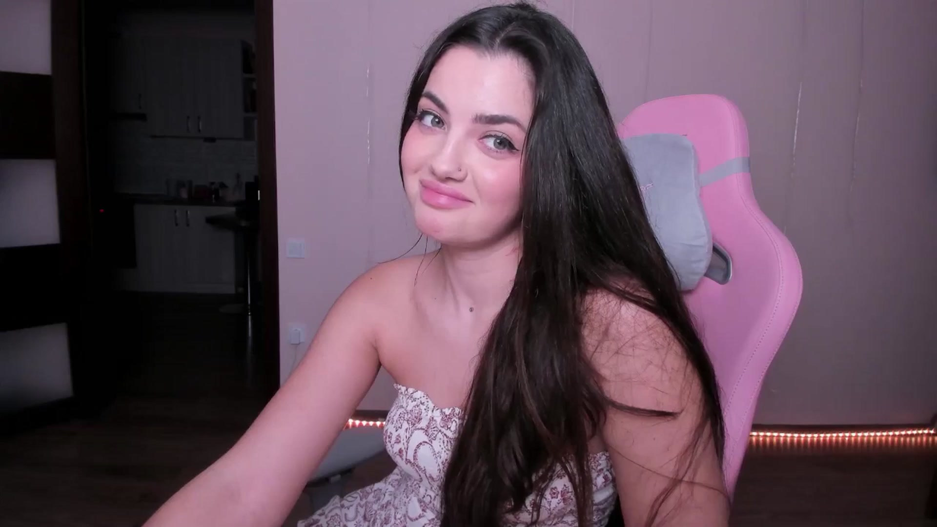 Gallery image thumbnail from wow_peach's myfreecams stream on, 02/27/2025, 20:14 image 10 of 20