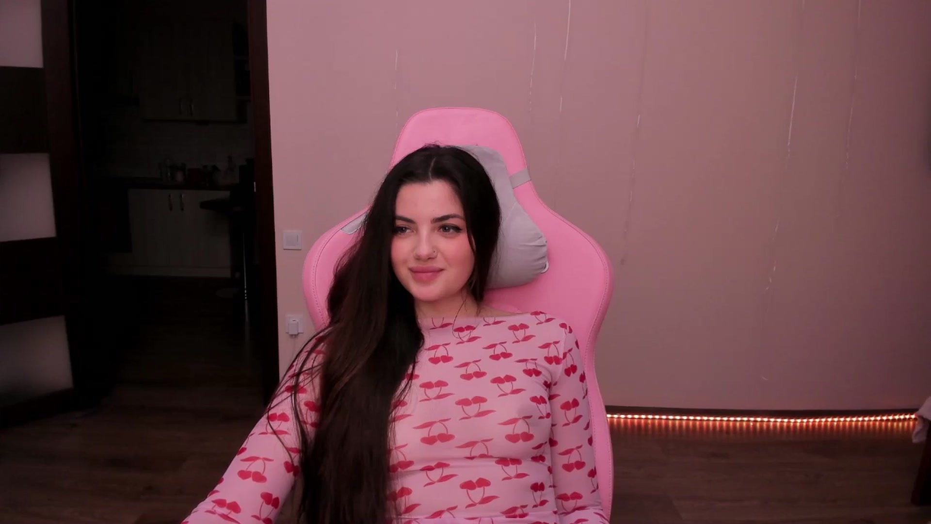 Gallery image thumbnail from wow_peach's myfreecams stream on, 02/28/2025, 19:39 image 15 of 20