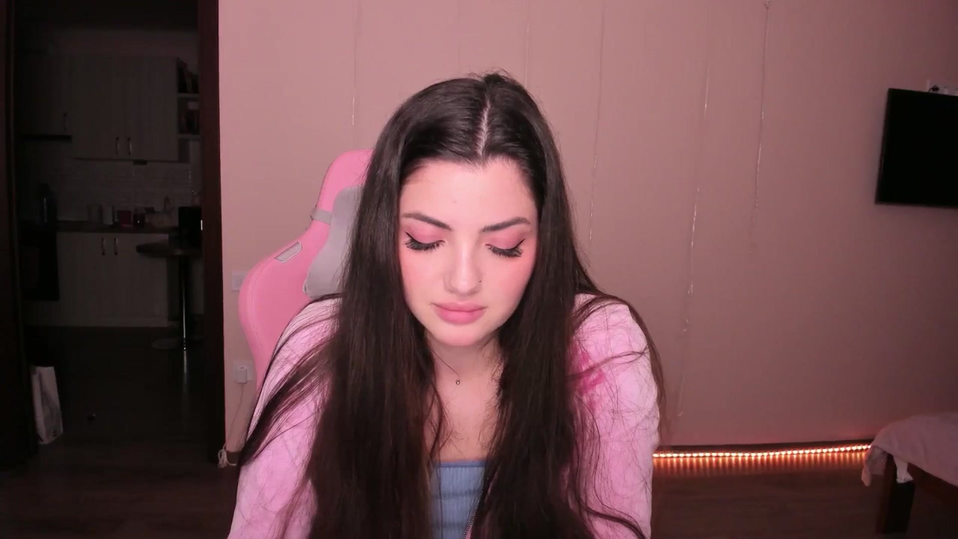 Gallery image thumbnail from wow_peach's myfreecams stream on, 03/04/2025, 18:50 image 19 of 20
