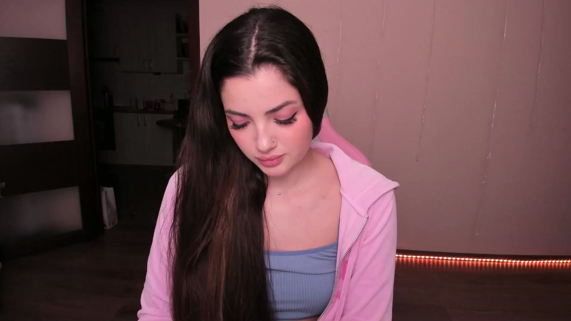 Gallery image thumbnail from wow_peach's myfreecams stream on, 03/04/2025, 18:50 image 1 of 20