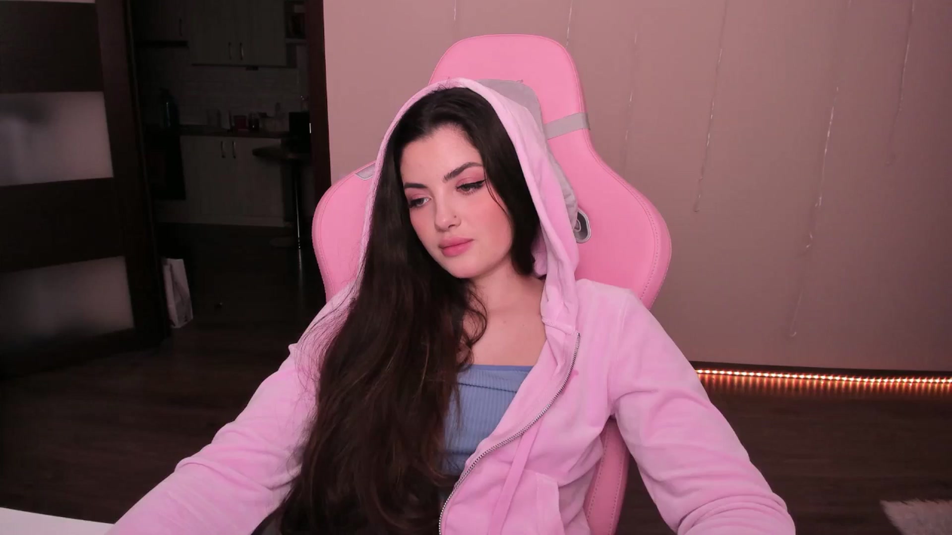 Gallery image thumbnail from wow_peach's myfreecams stream on, 03/04/2025, 18:50 image 5 of 20