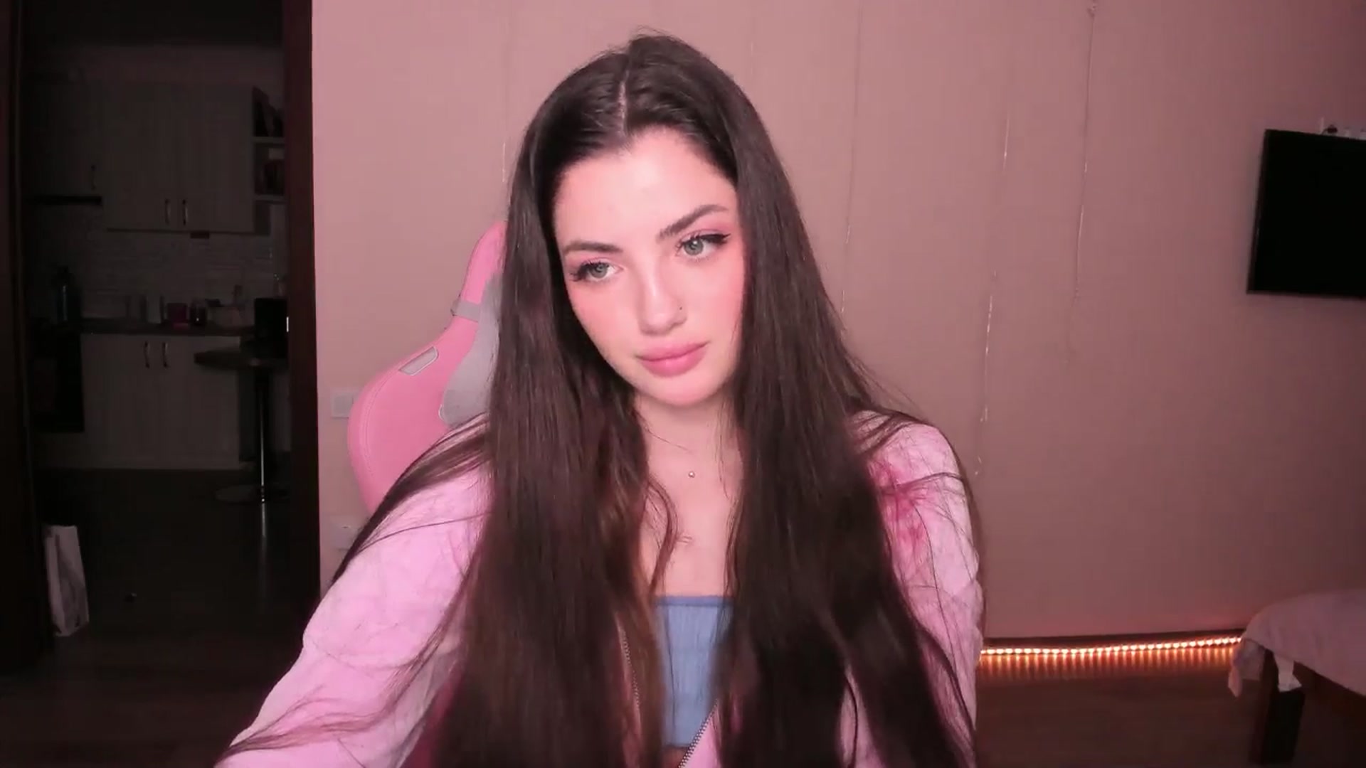Gallery image thumbnail from wow_peach's myfreecams stream on, 03/04/2025, 18:50 image 18 of 20