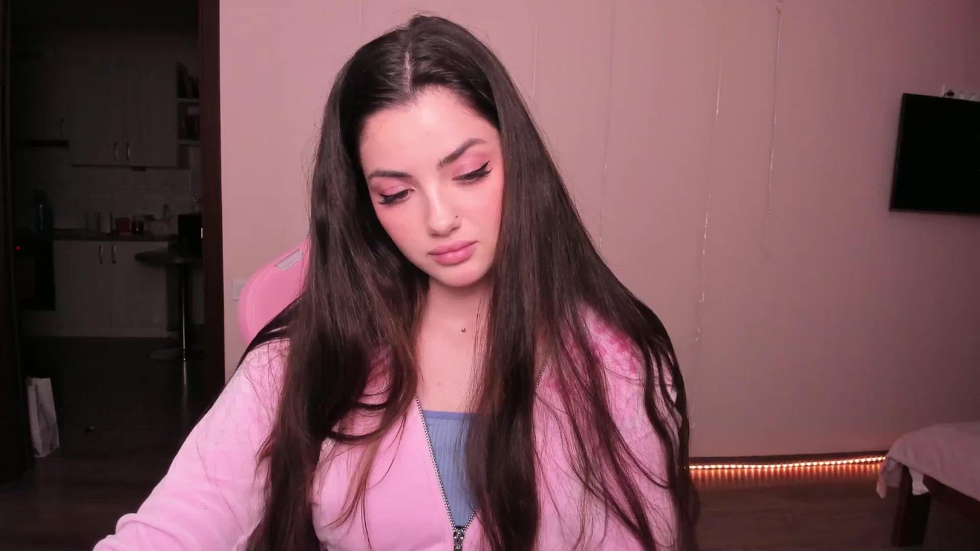 Gallery image thumbnail from wow_peach's myfreecams stream on, 03/04/2025, 18:50 image 13 of 20