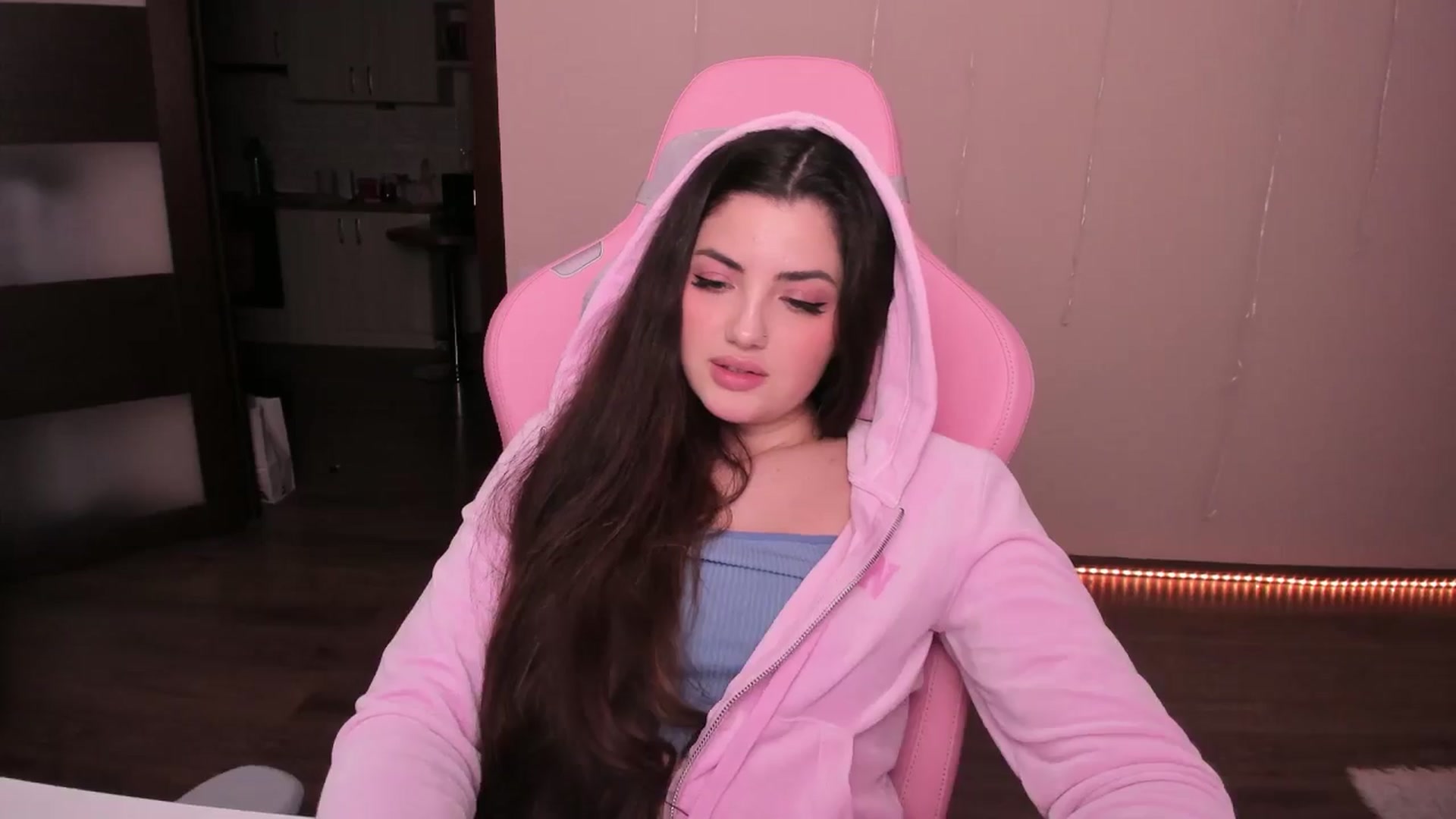 Gallery image thumbnail from wow_peach's myfreecams stream on, 03/04/2025, 18:50 image 4 of 20
