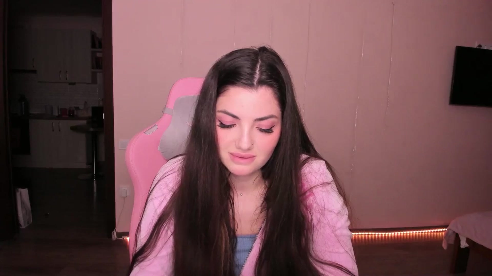 Gallery image thumbnail from wow_peach's myfreecams stream on, 03/04/2025, 18:50 image 20 of 20