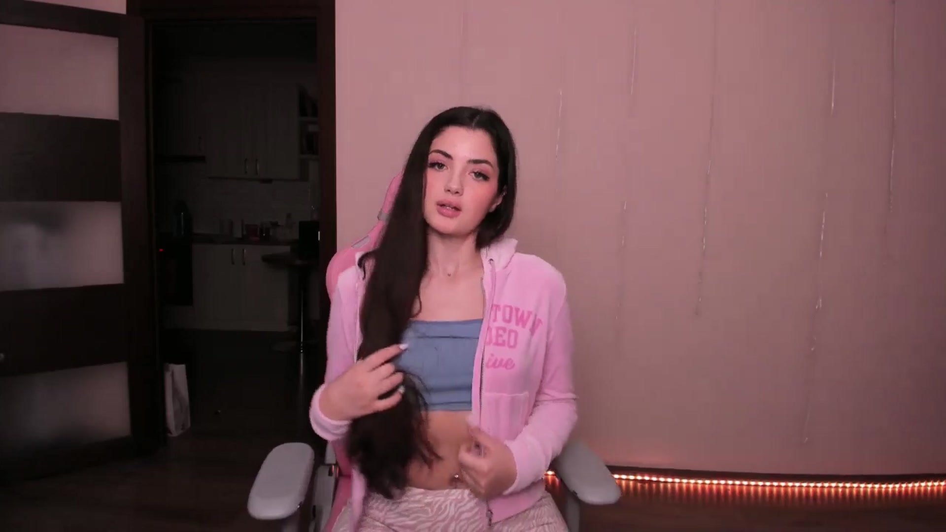 Gallery image thumbnail from wow_peach's myfreecams stream on, 03/04/2025, 18:50 image 10 of 20