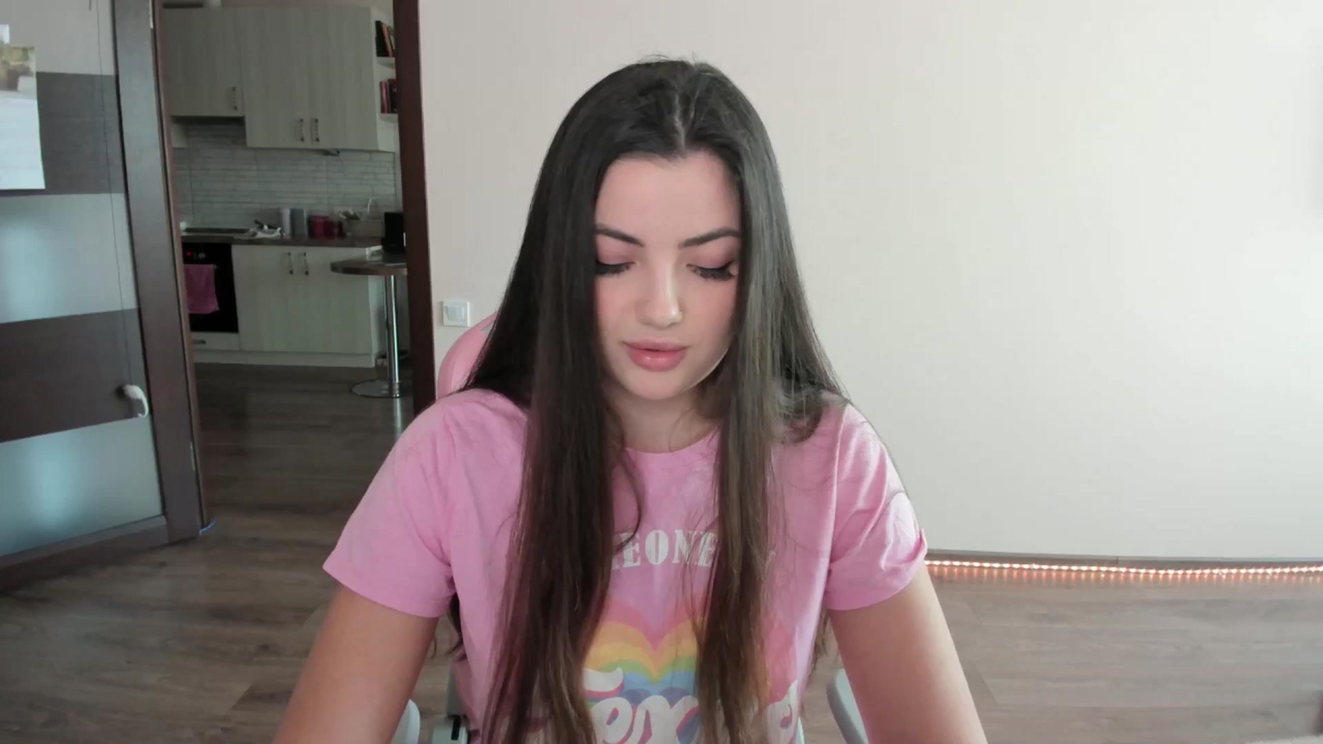 Gallery image thumbnail from wow_peach's myfreecams stream on, 03/22/2025, 13:11 image 17 of 20
