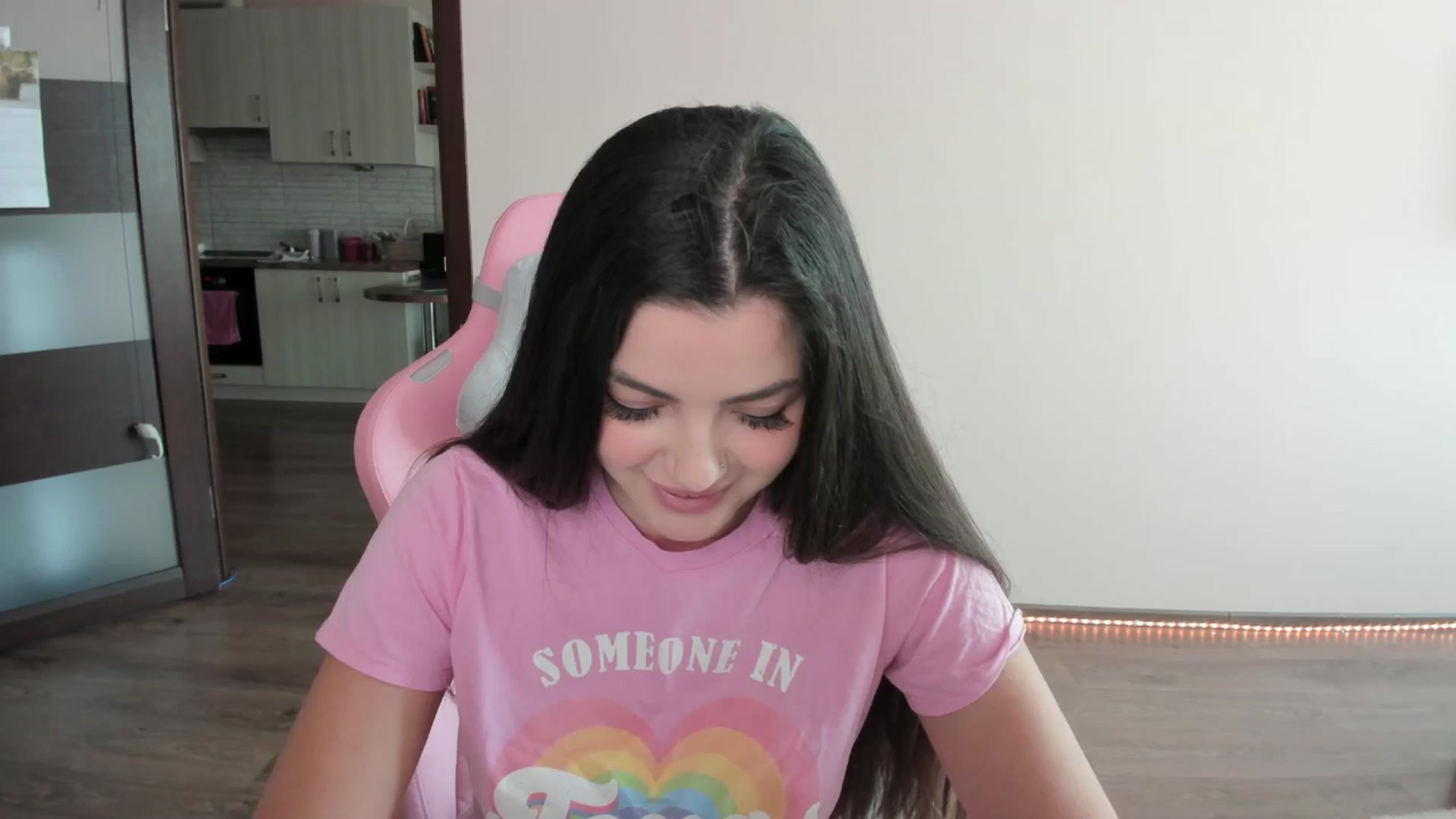 Gallery image thumbnail from wow_peach's myfreecams stream on, 03/22/2025, 13:11 image 13 of 20