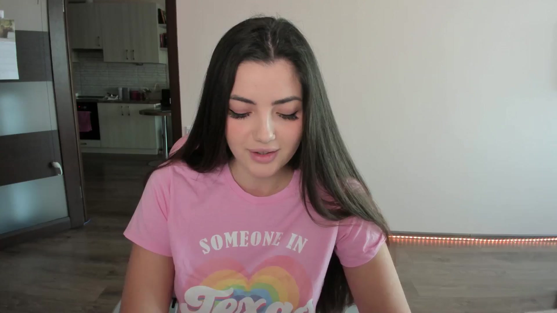 Gallery image thumbnail from wow_peach's myfreecams stream on, 03/22/2025, 13:11 image 10 of 20