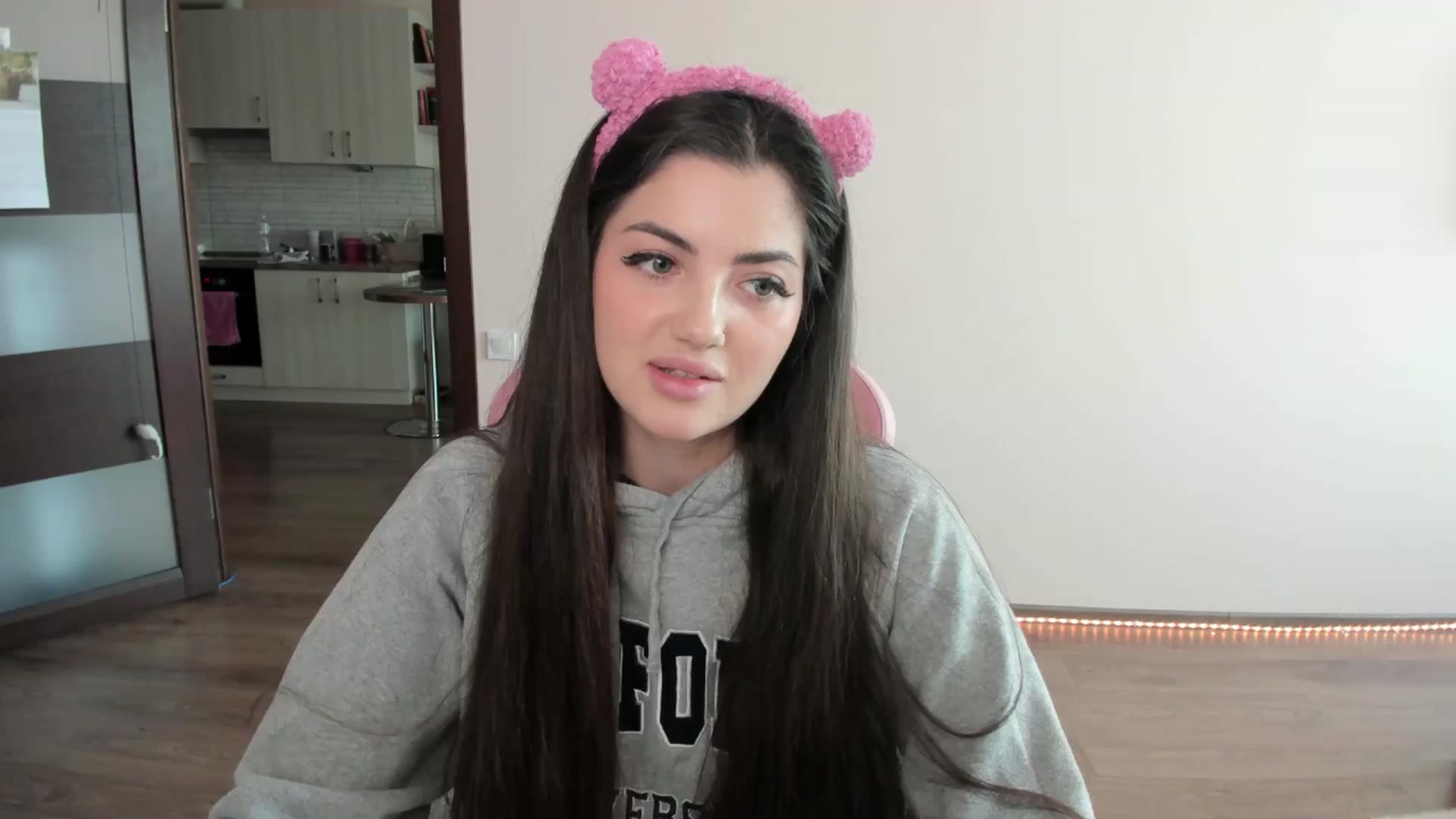Gallery image thumbnail from wow_peach's myfreecams stream on, 03/22/2025, 13:11 image 6 of 20