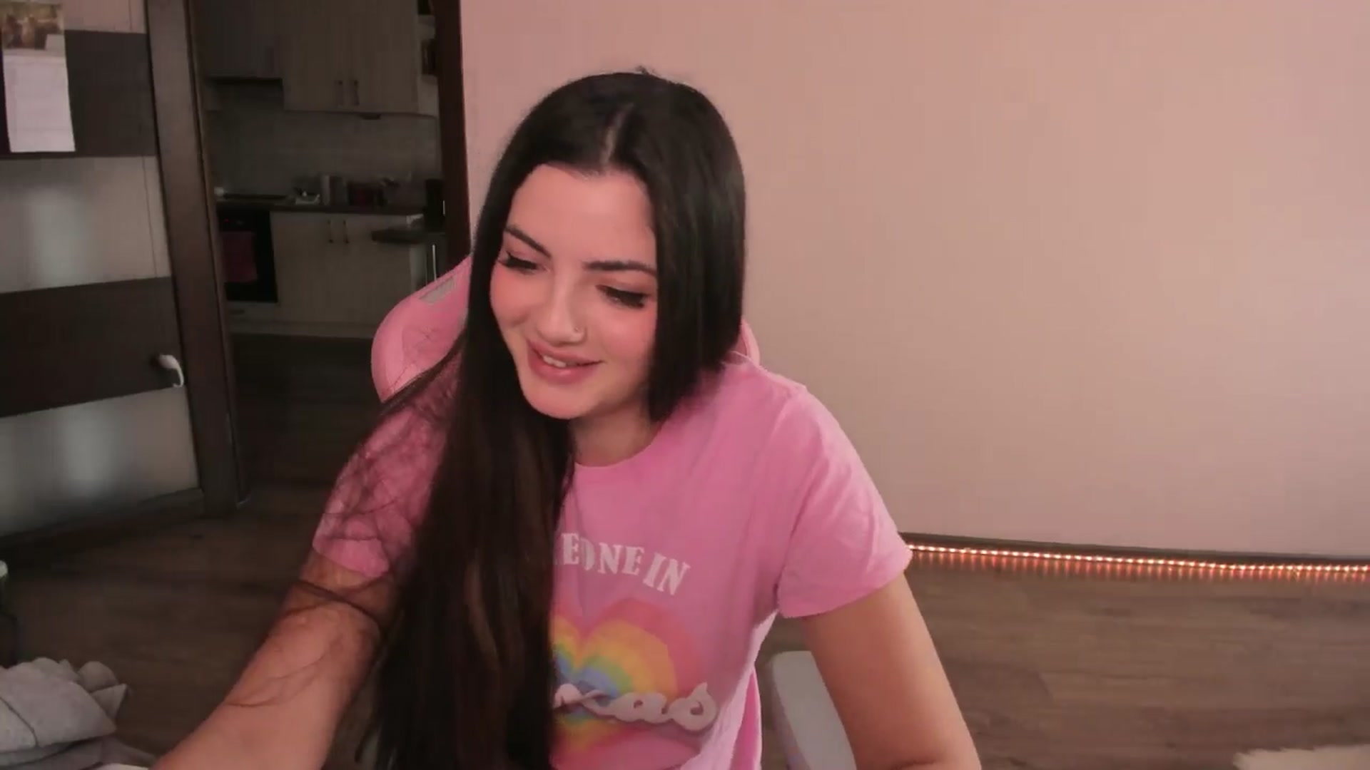 Gallery image thumbnail from wow_peach's myfreecams stream on, 03/22/2025, 15:35 image 14 of 20