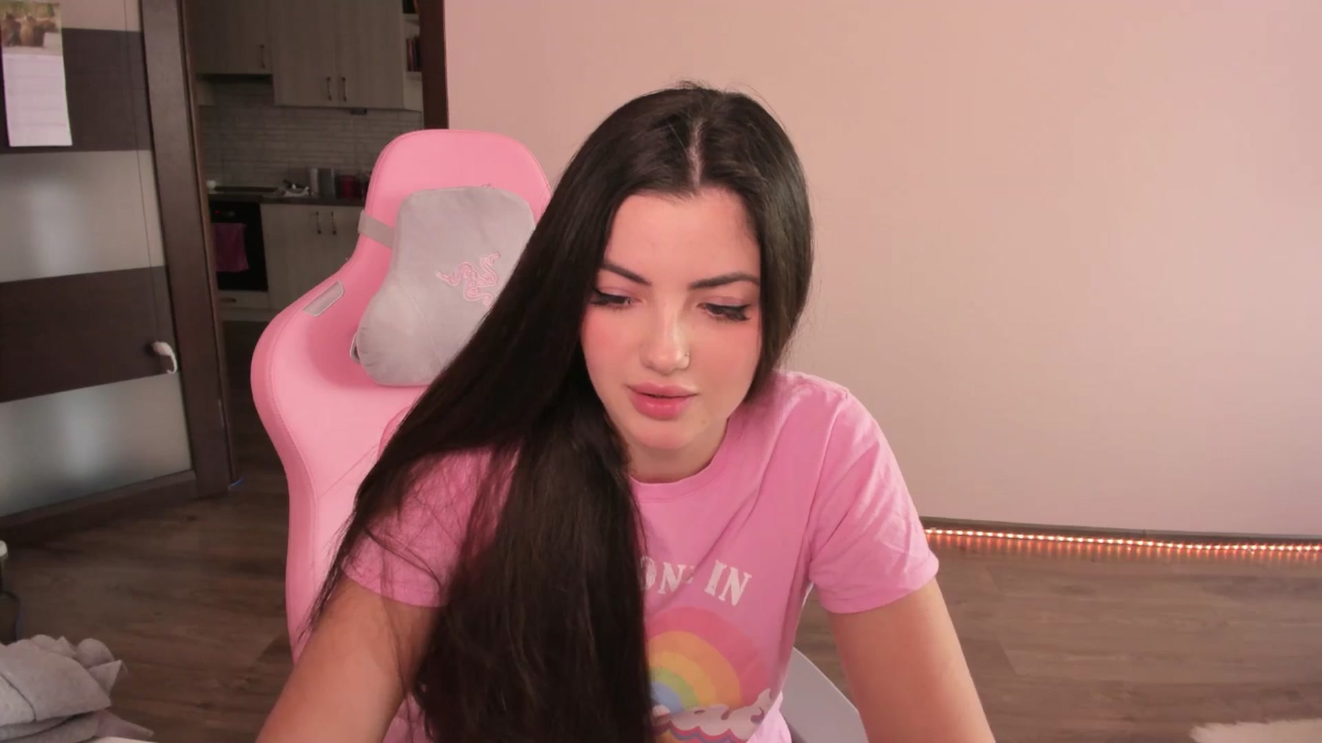 Gallery image thumbnail from wow_peach's myfreecams stream on, 03/22/2025, 15:35 image 13 of 20