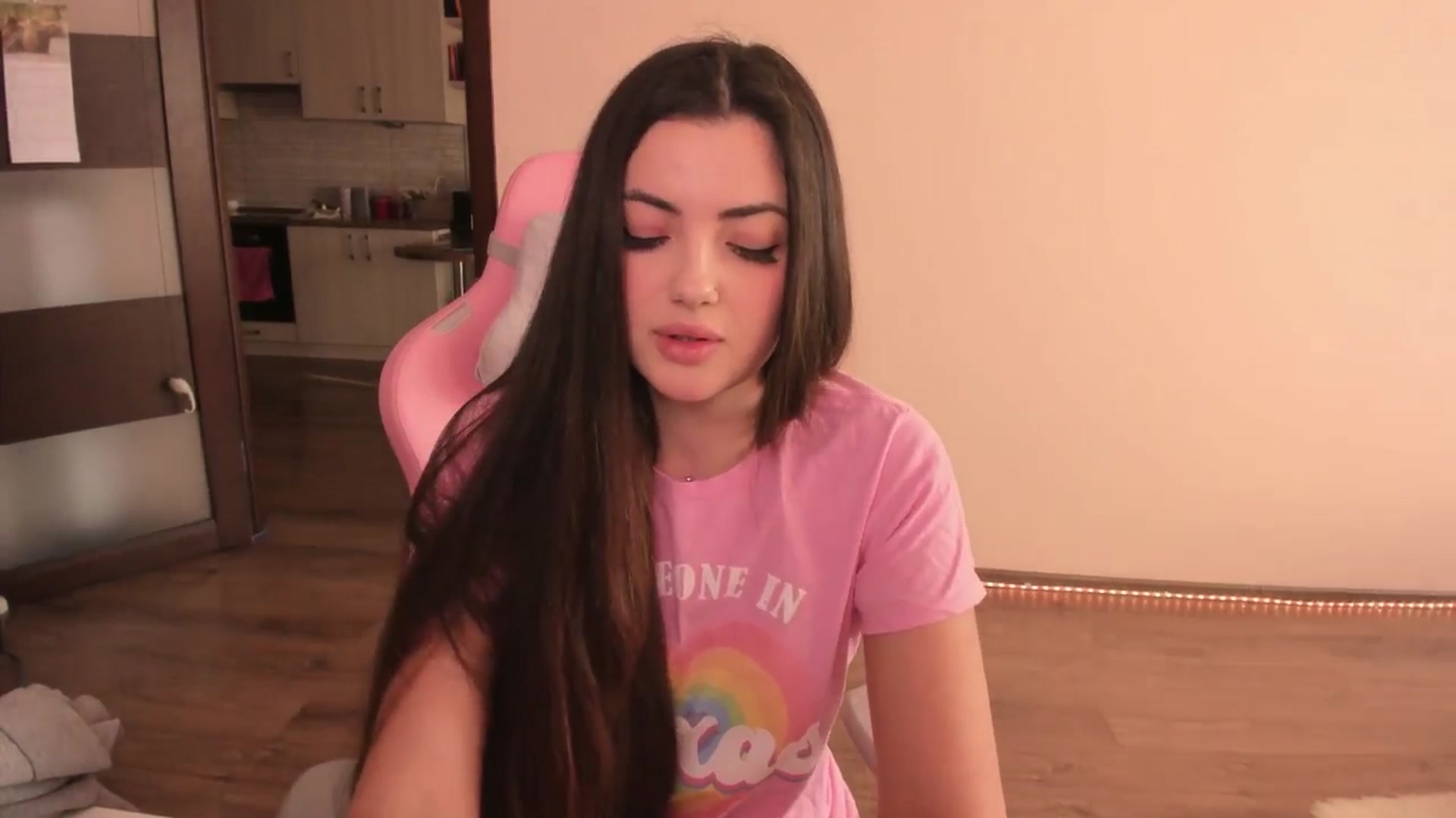 Gallery image thumbnail from wow_peach's myfreecams stream on, 03/22/2025, 15:35 image 15 of 20