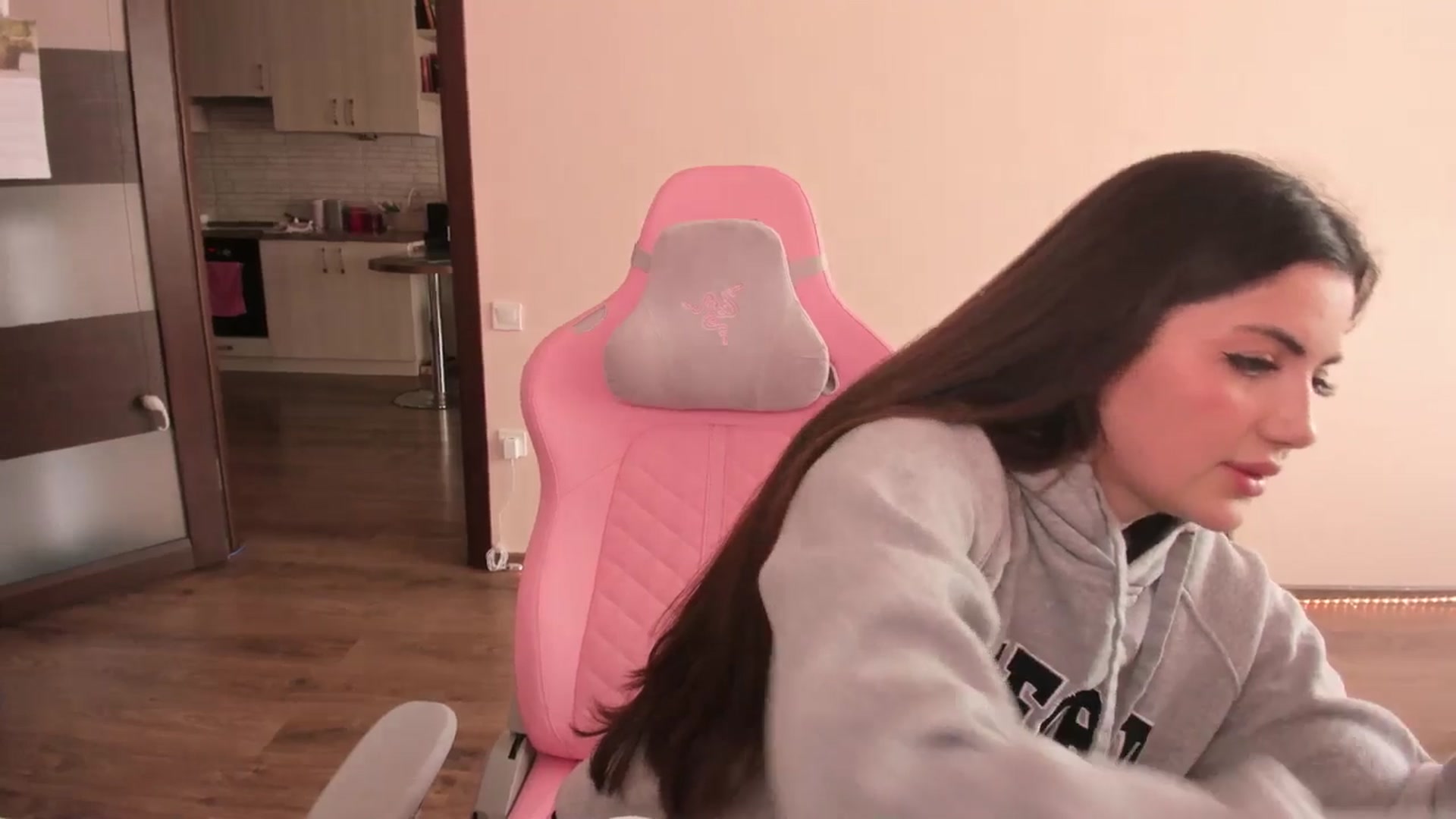 Gallery image thumbnail from wow_peach's myfreecams stream on, 03/22/2025, 15:35 image 6 of 20