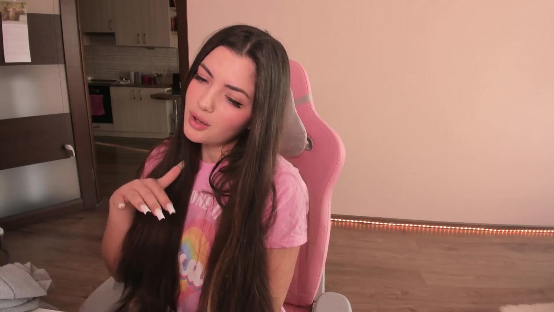 Gallery image thumbnail from wow_peach's myfreecams stream on, 03/22/2025, 15:35 image 16 of 20