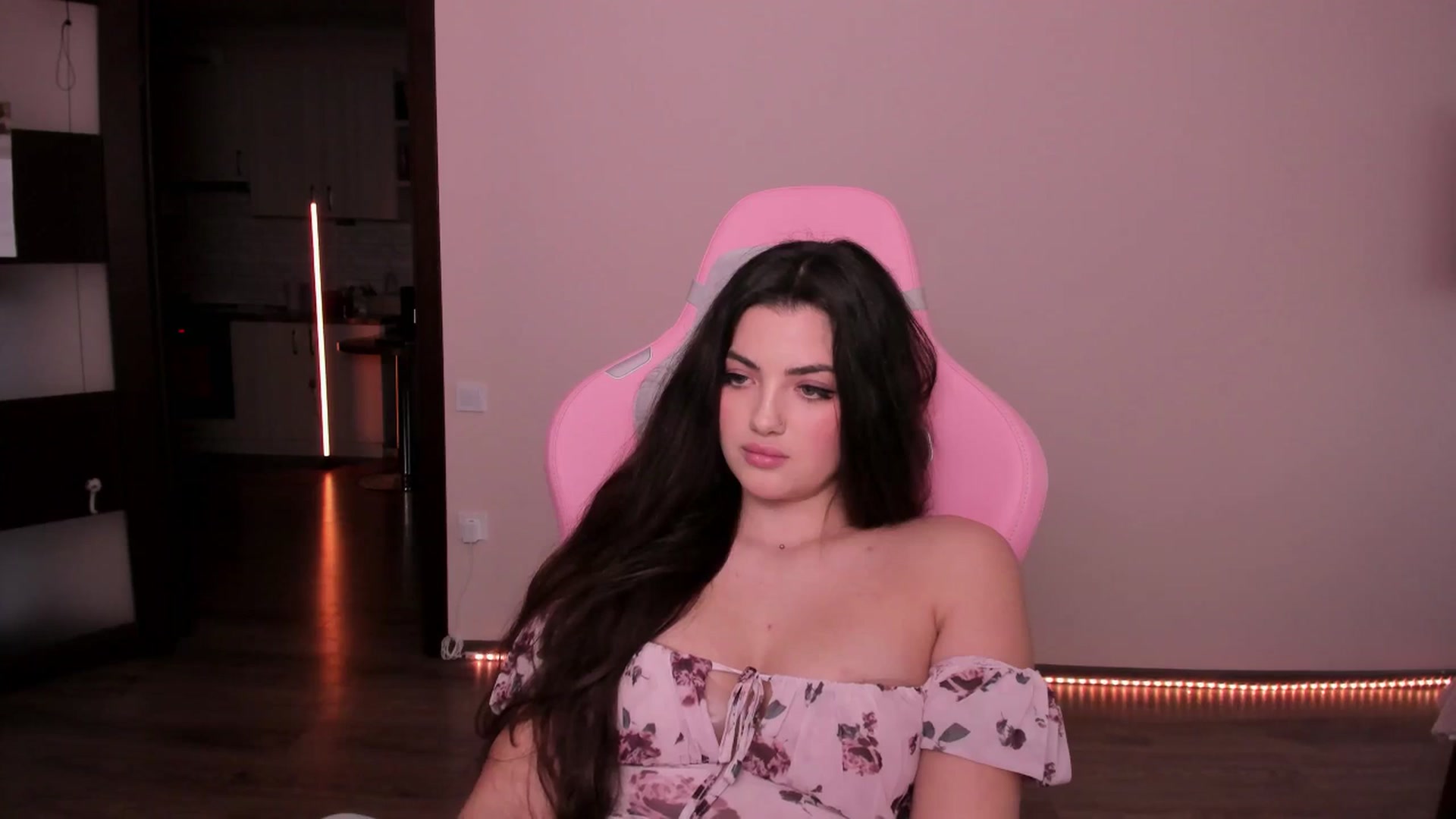 Gallery image thumbnail from wow_peach's myfreecams stream on, 03/23/2025, 16:15 image 13 of 20