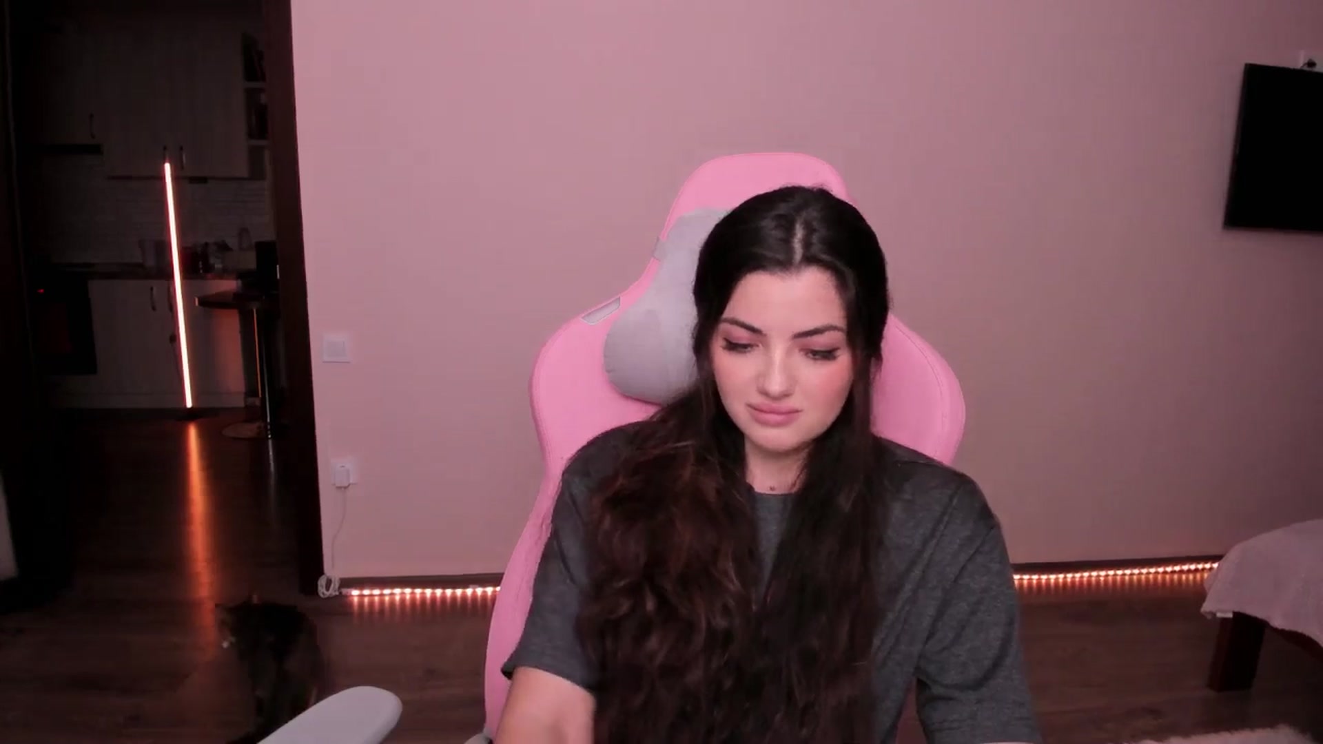 Gallery image thumbnail from wow_peach's myfreecams stream on, 03/23/2025, 17:37 image 9 of 20