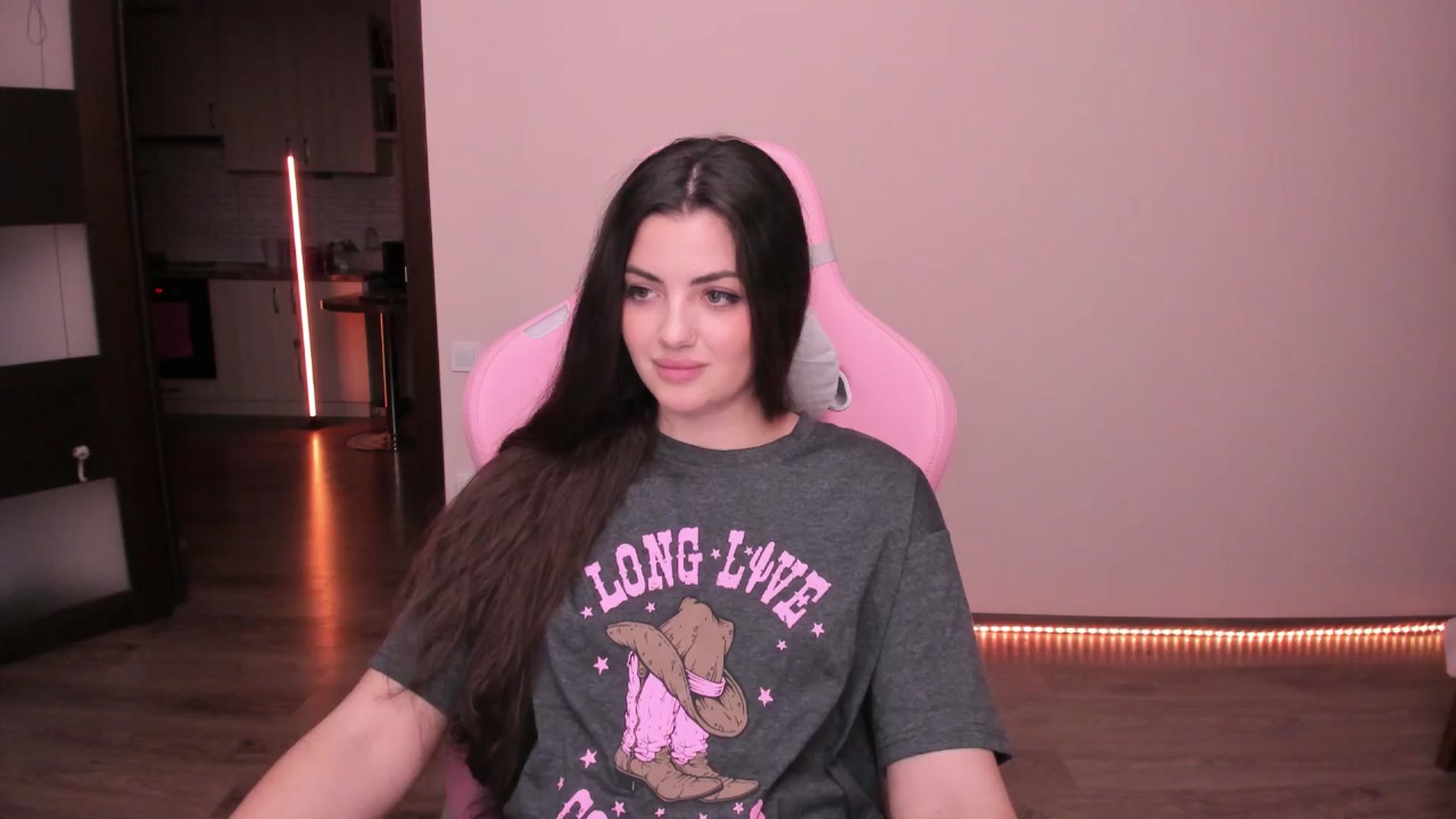 Gallery image thumbnail from wow_peach's myfreecams stream on, 03/23/2025, 19:19 image 2 of 20
