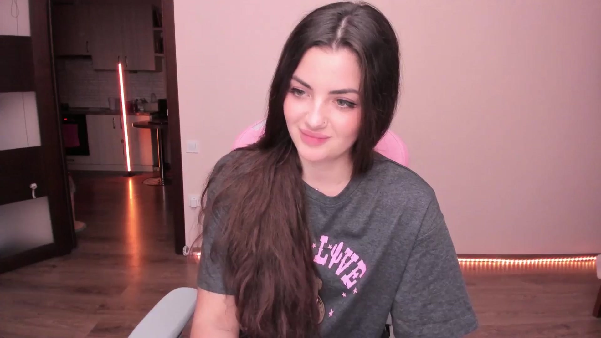 Gallery image thumbnail from wow_peach's myfreecams stream on, 03/23/2025, 19:19 image 6 of 20