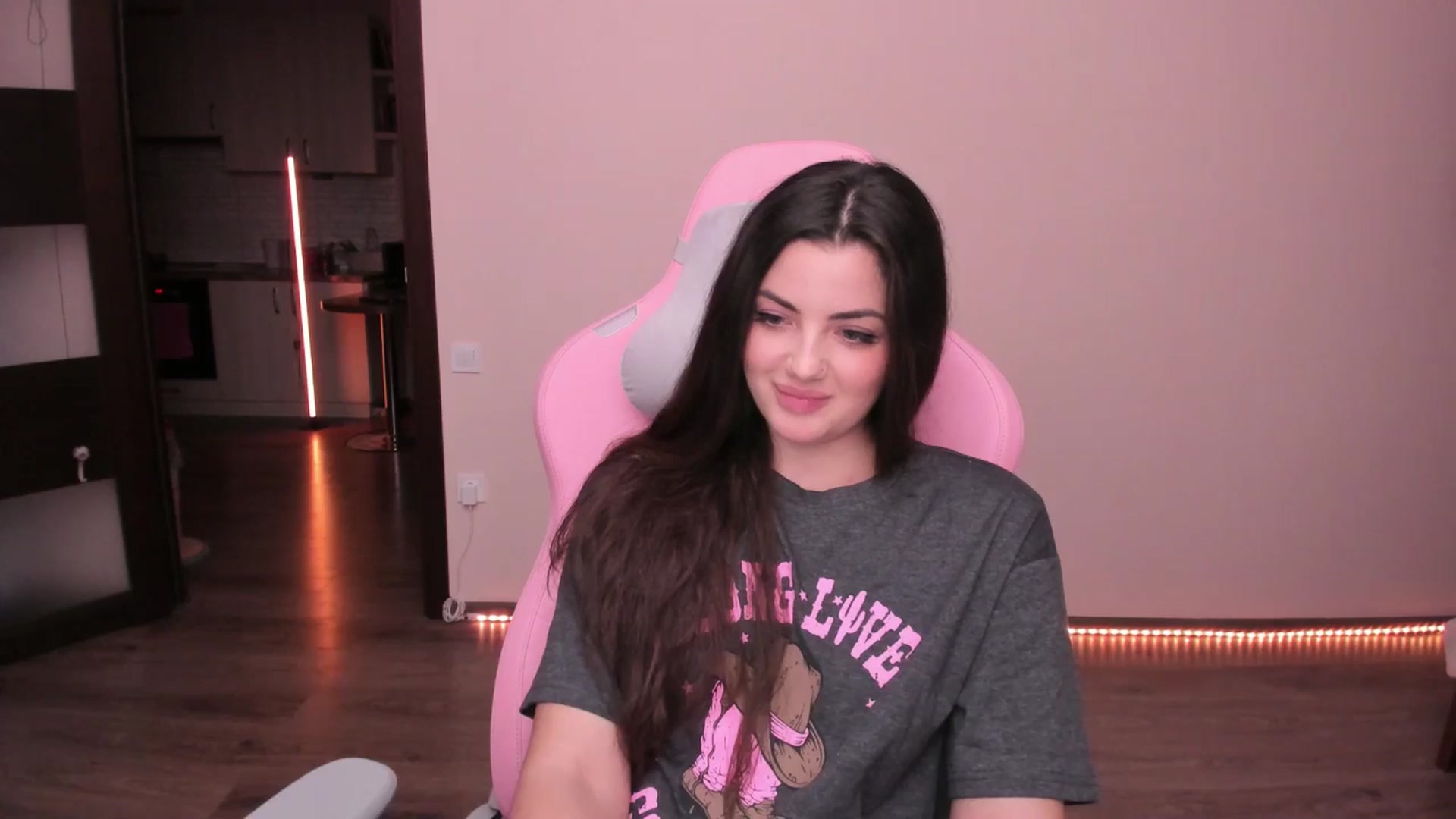 Gallery image thumbnail from wow_peach's myfreecams stream on, 03/23/2025, 19:19 image 5 of 20