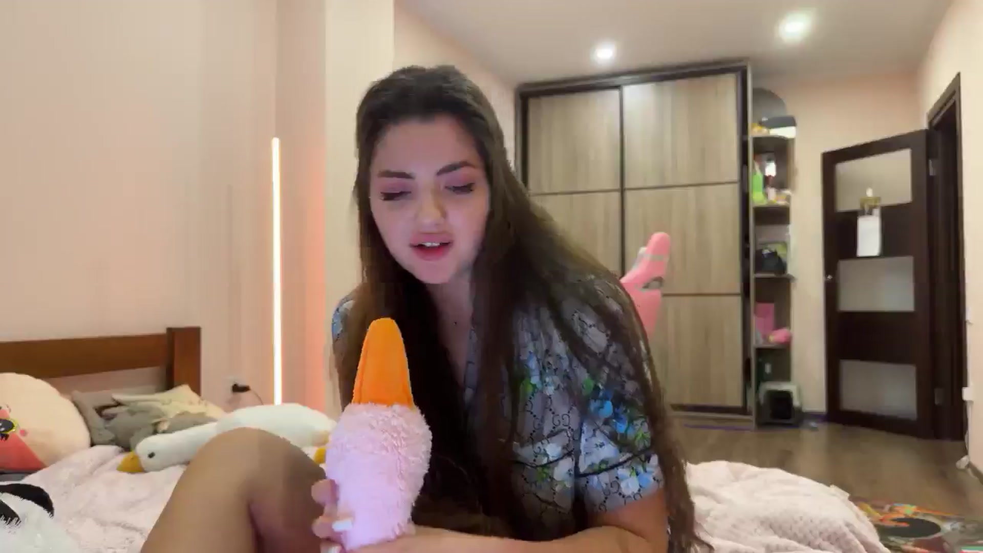 Gallery image thumbnail from wow_peach's myfreecams stream on, 03/25/2025, 18:27 image 9 of 20