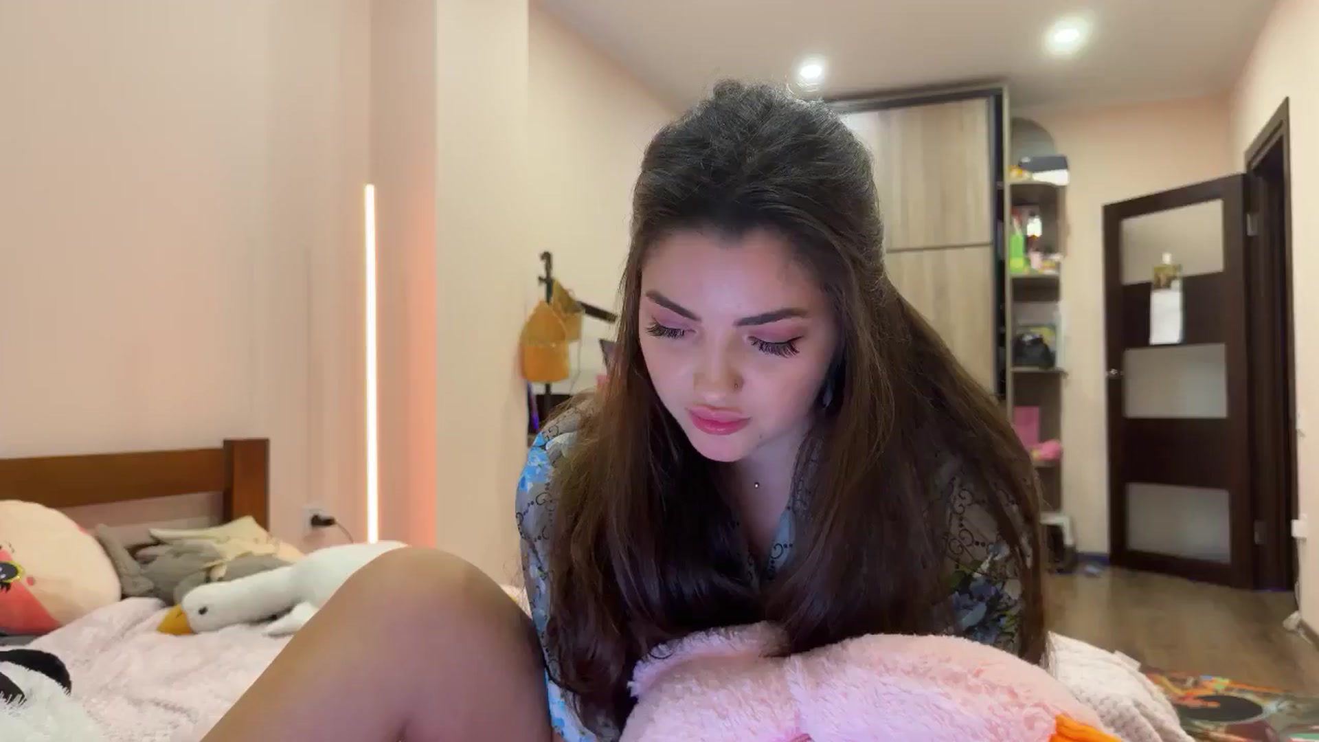 Gallery image thumbnail from wow_peach's myfreecams stream on, 03/25/2025, 18:27 image 10 of 20