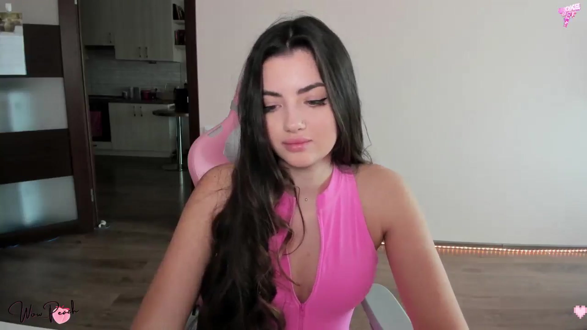 Gallery image thumbnail from wow_peach's myfreecams stream on, 03/29/2025, 11:37 image 13 of 20
