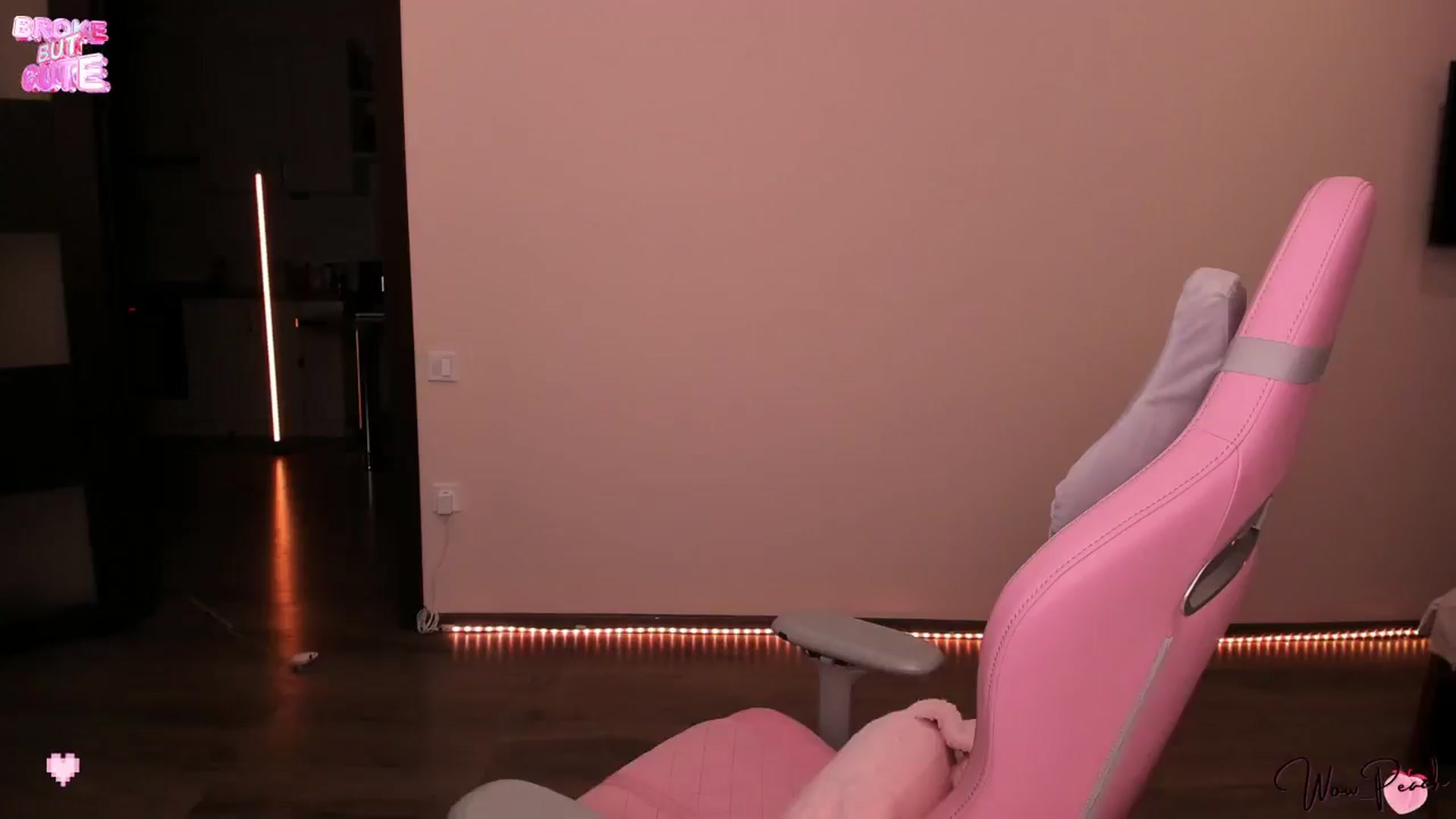 Gallery image thumbnail from wow_peach's myfreecams stream on, 03/29/2025, 20:05 image 10 of 20