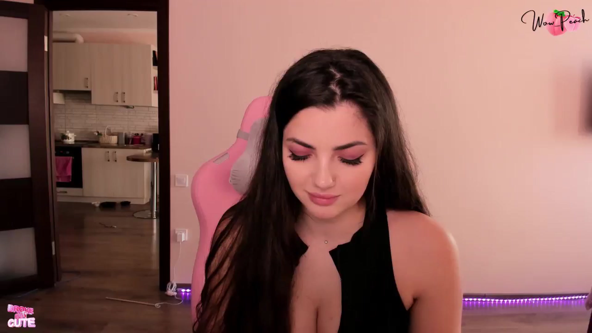 Gallery image thumbnail from wow_peach's myfreecams stream on, 04/03/2025, 14:41 image 17 of 20